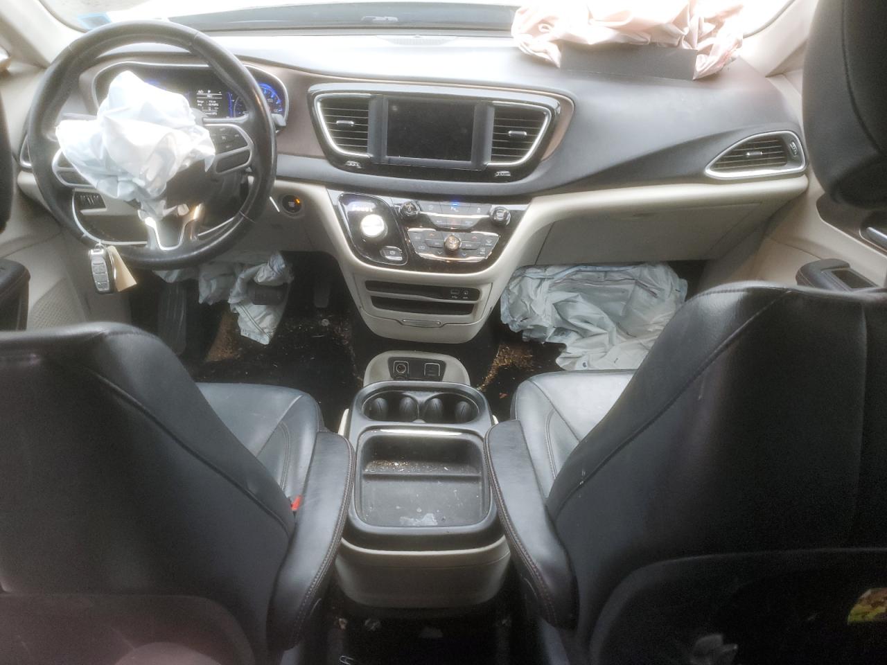 2019 Chrysler Pacifica - Image 8