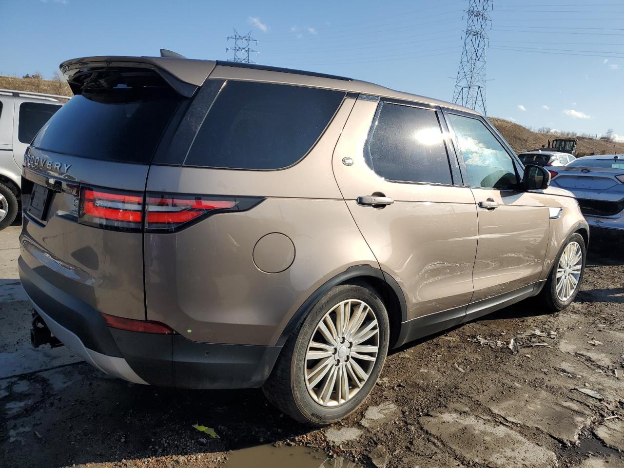 2017 Land Rover Discovery - Image 3