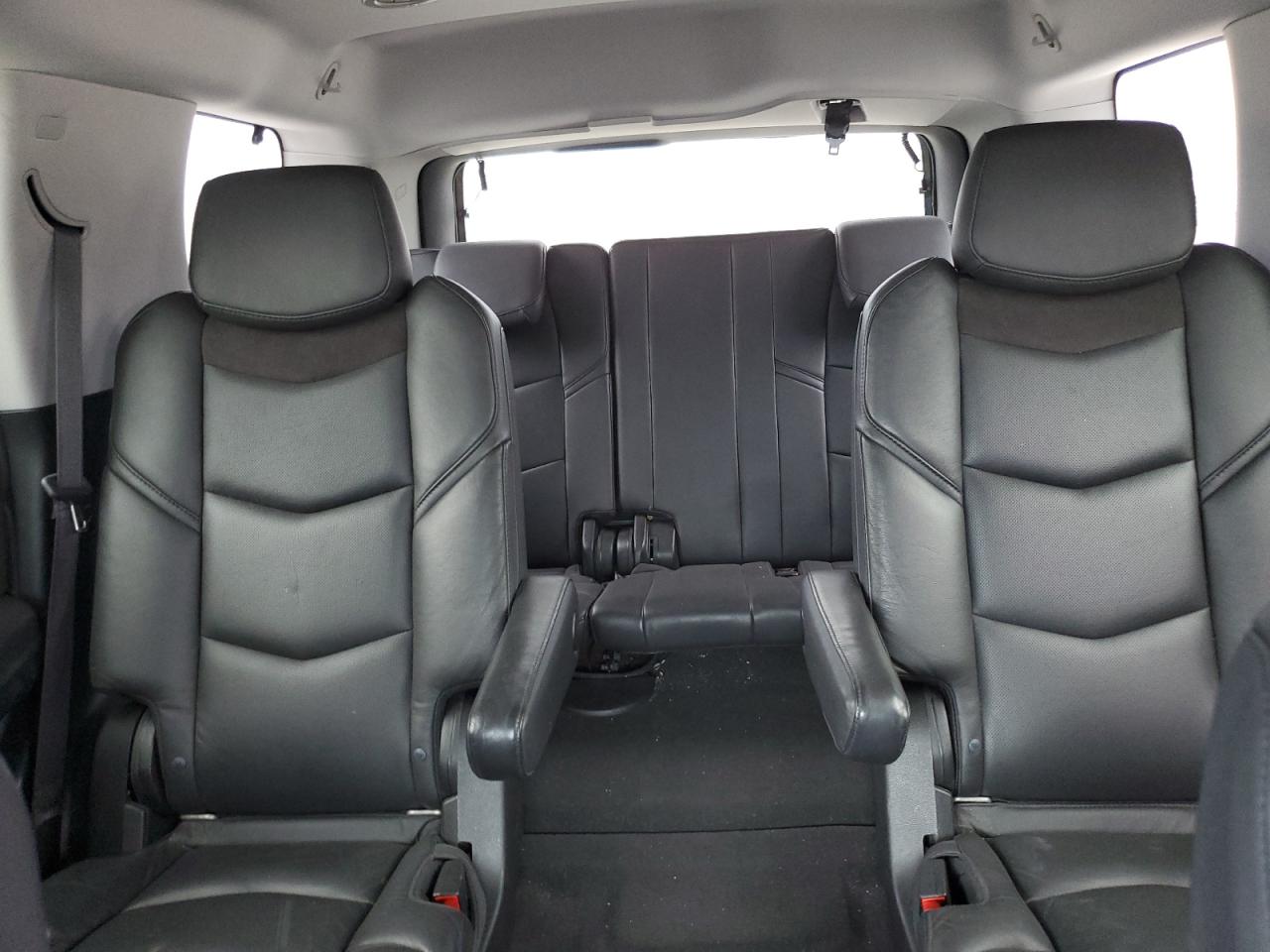 2020 Cadillac Escalade - Image 10
