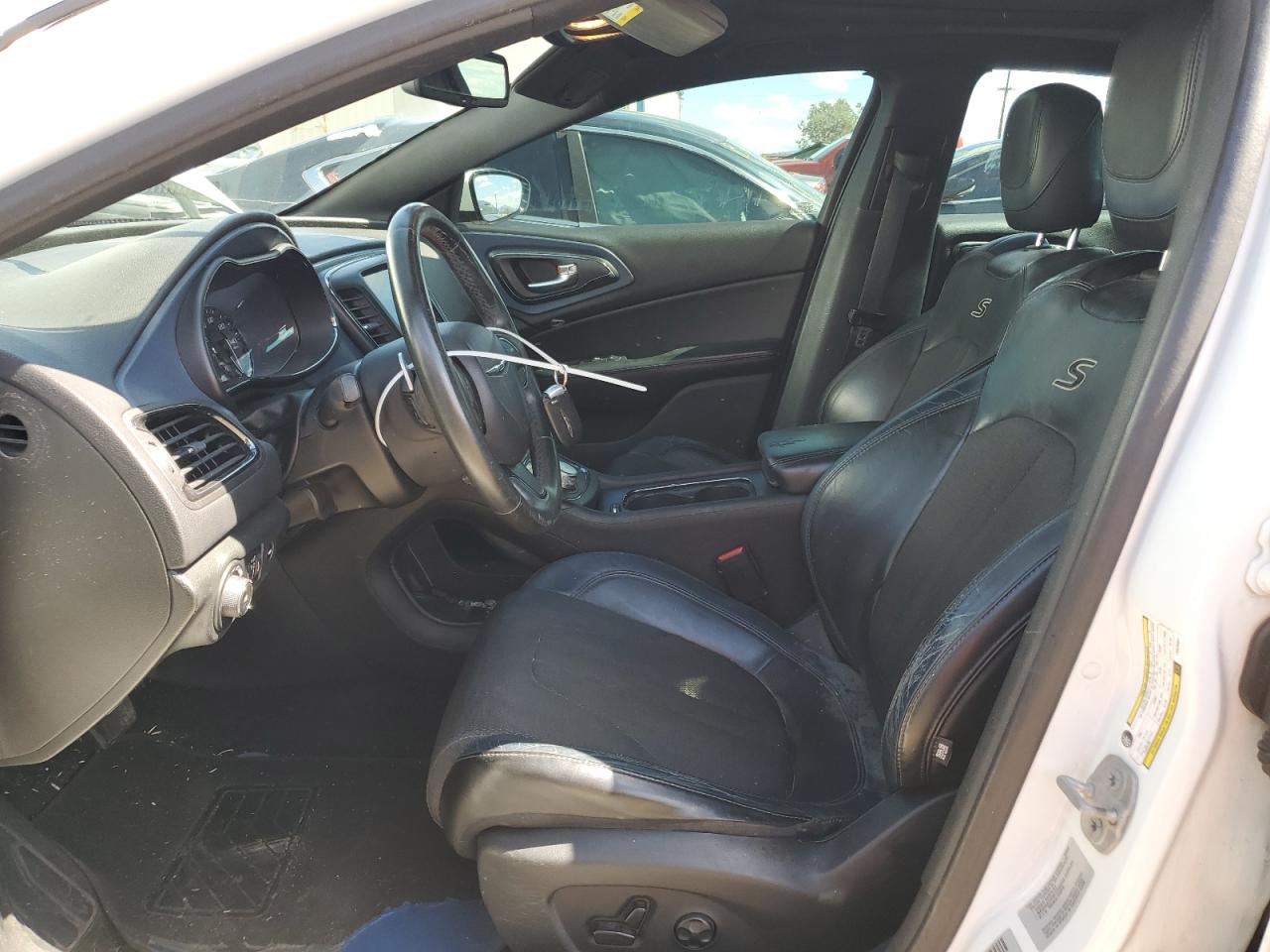 2015 Chrysler 200 - Image 7