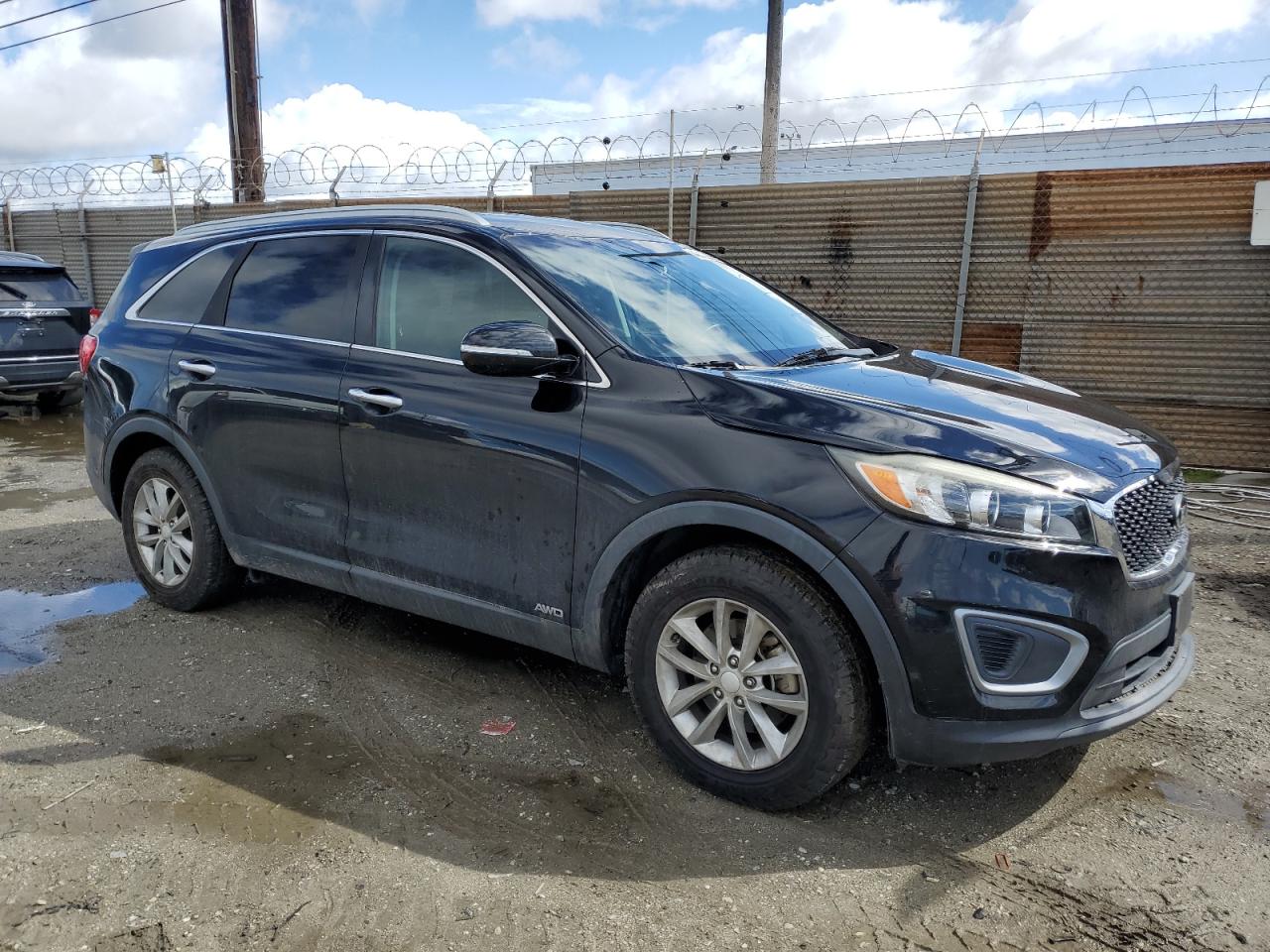 2016 Kia Sorento - Image 4