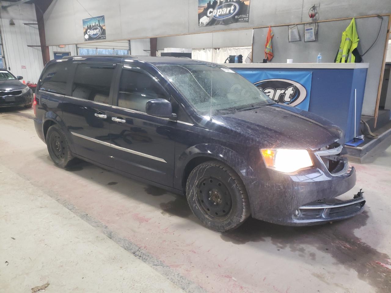 2015 Chrysler Town & Country - Image 4