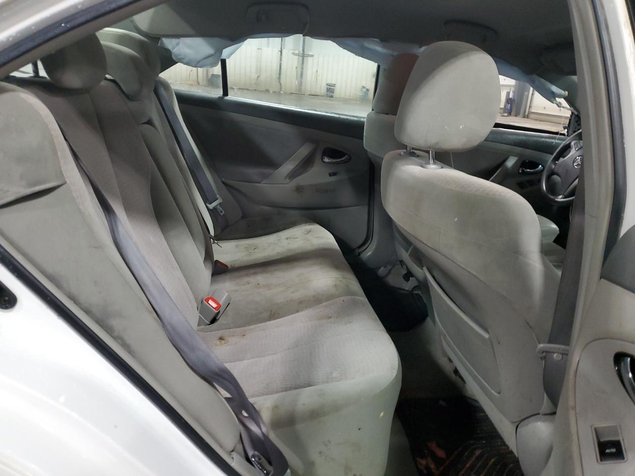 2010 Toyota Camry - Image 10