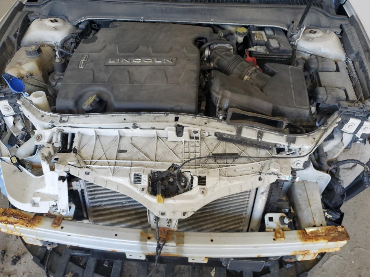 2016 Lincoln MKZ - Image 11