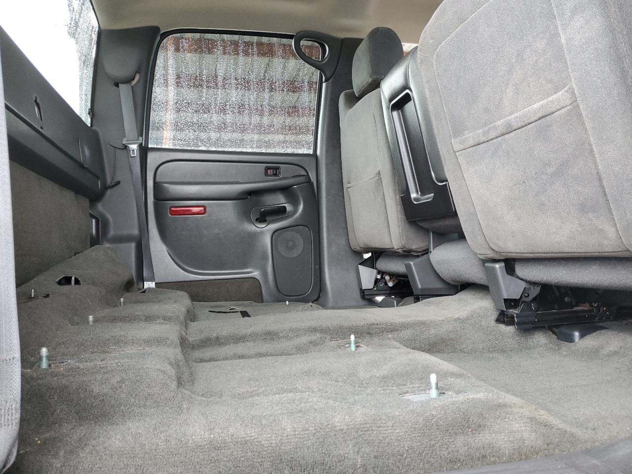 2005 Chevrolet Silverado - Image 11