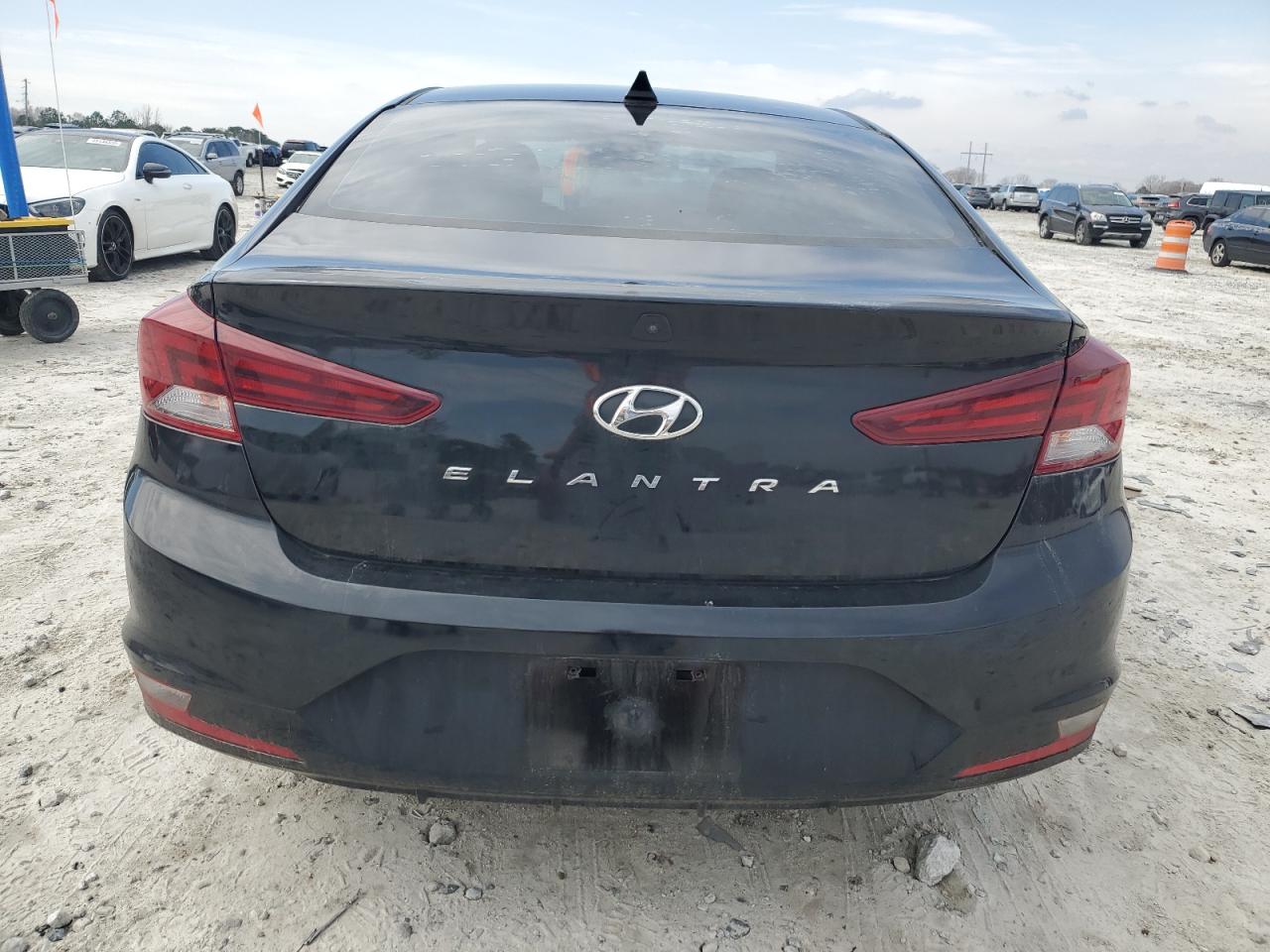 2019 Hyundai Elantra - Image 6