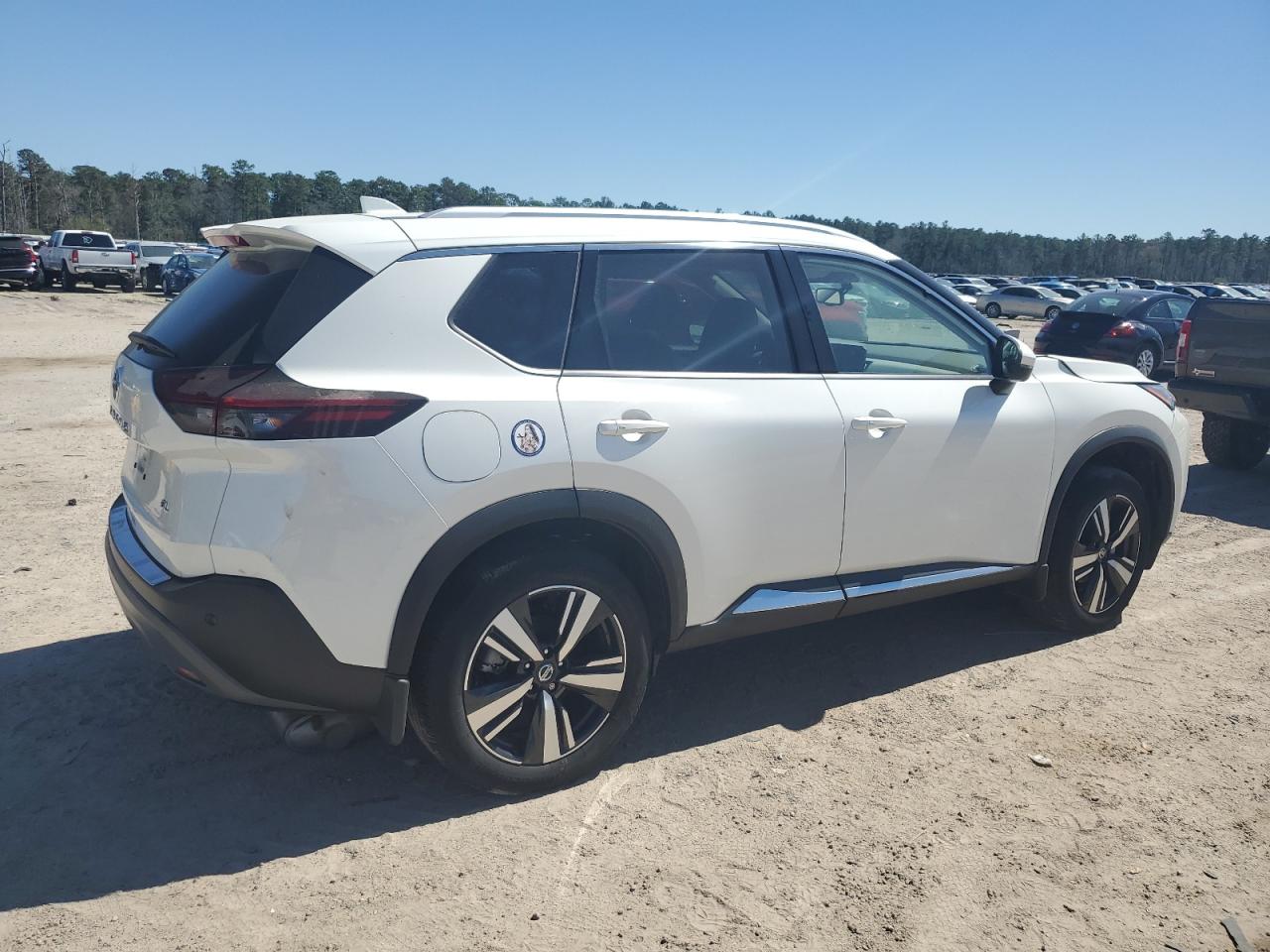 2021 Nissan Rogue - Image 3