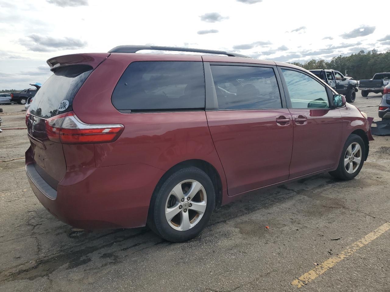 2015 Toyota Sienna - Image 3