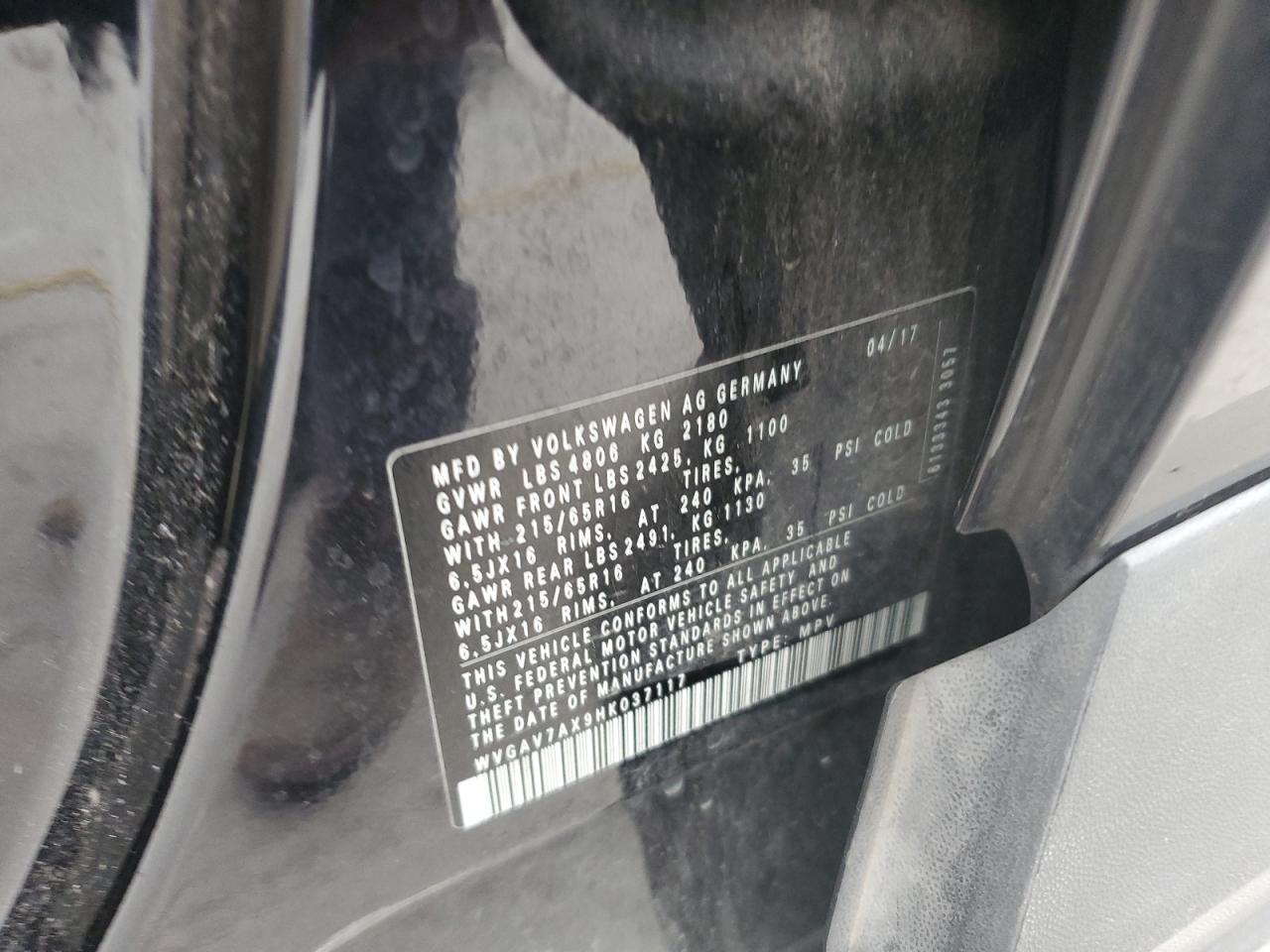 2017 Volkswagen Tiguan - Image 13