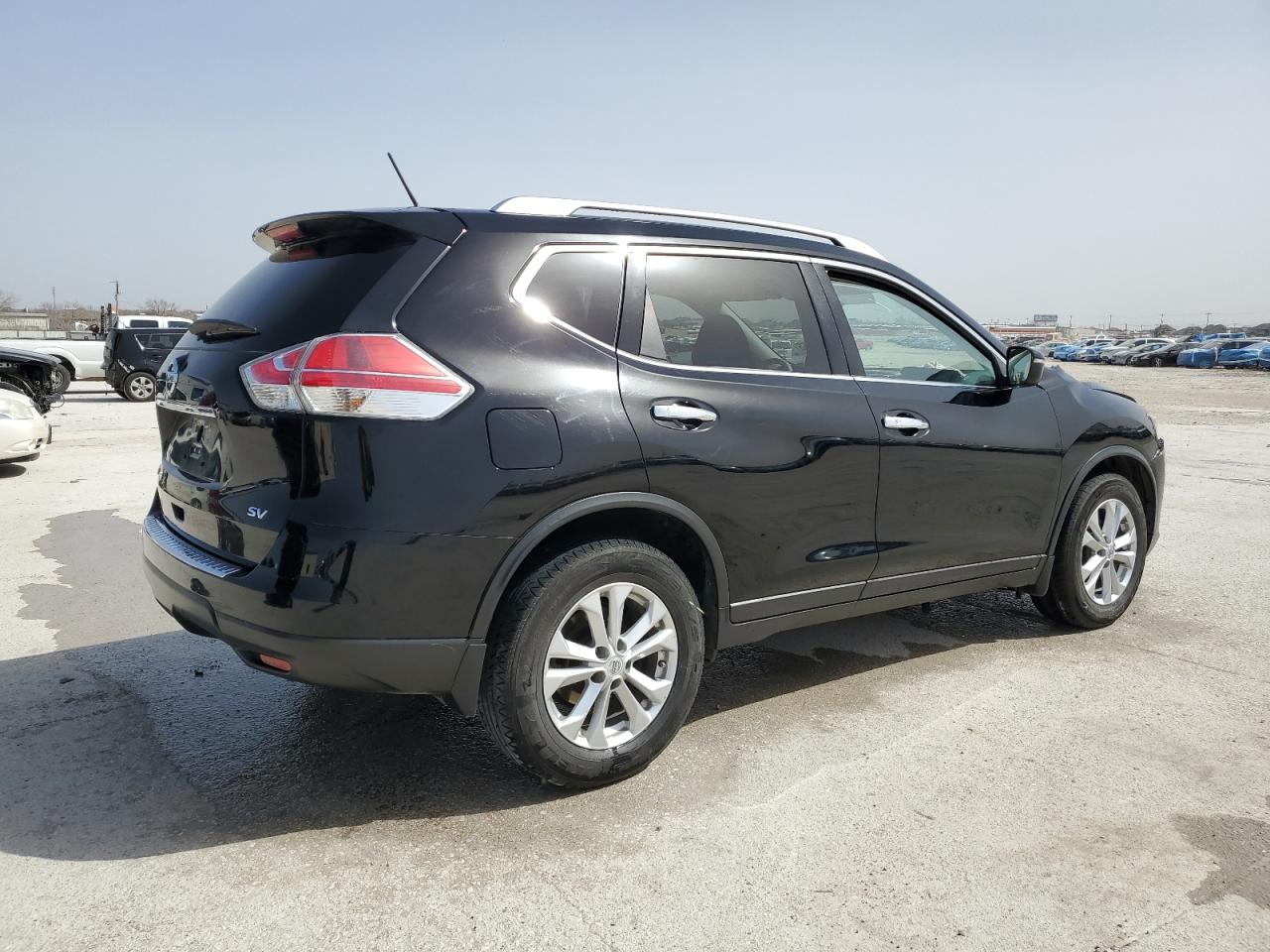 2015 Nissan Rogue - Image 3