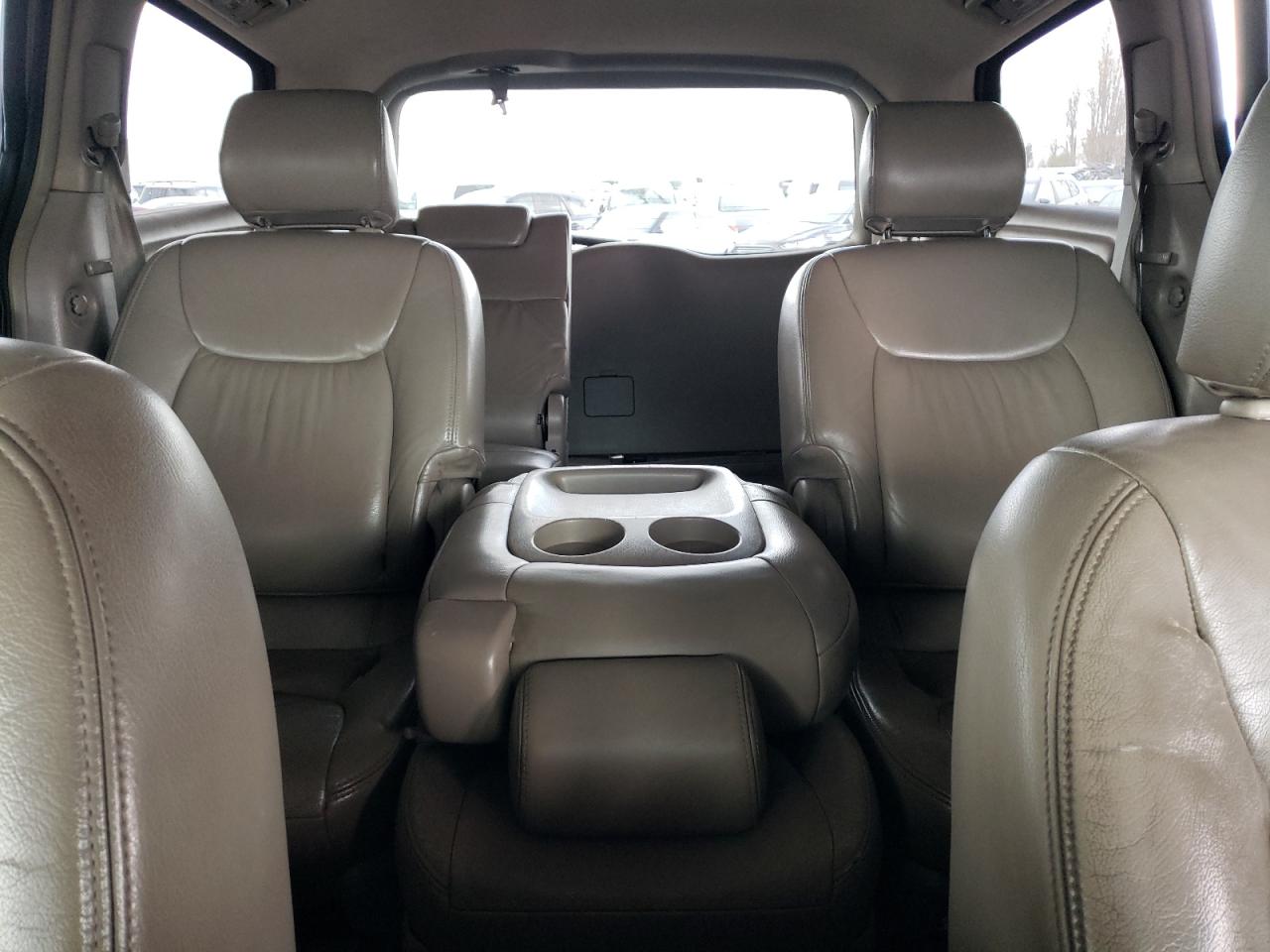 2004 Toyota Sienna - Image 10