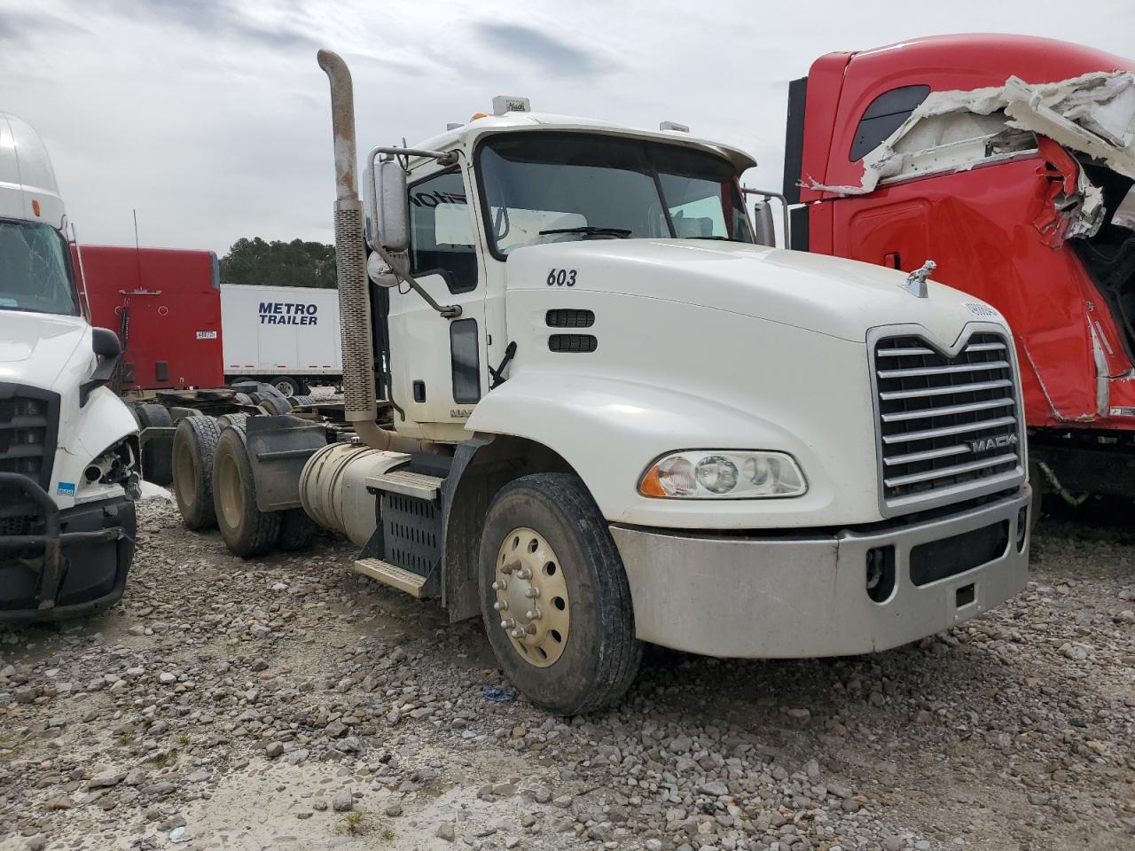 2017 Mack Cxu613 Semi Truck for Sale in Florence, MS - Normal Wear
