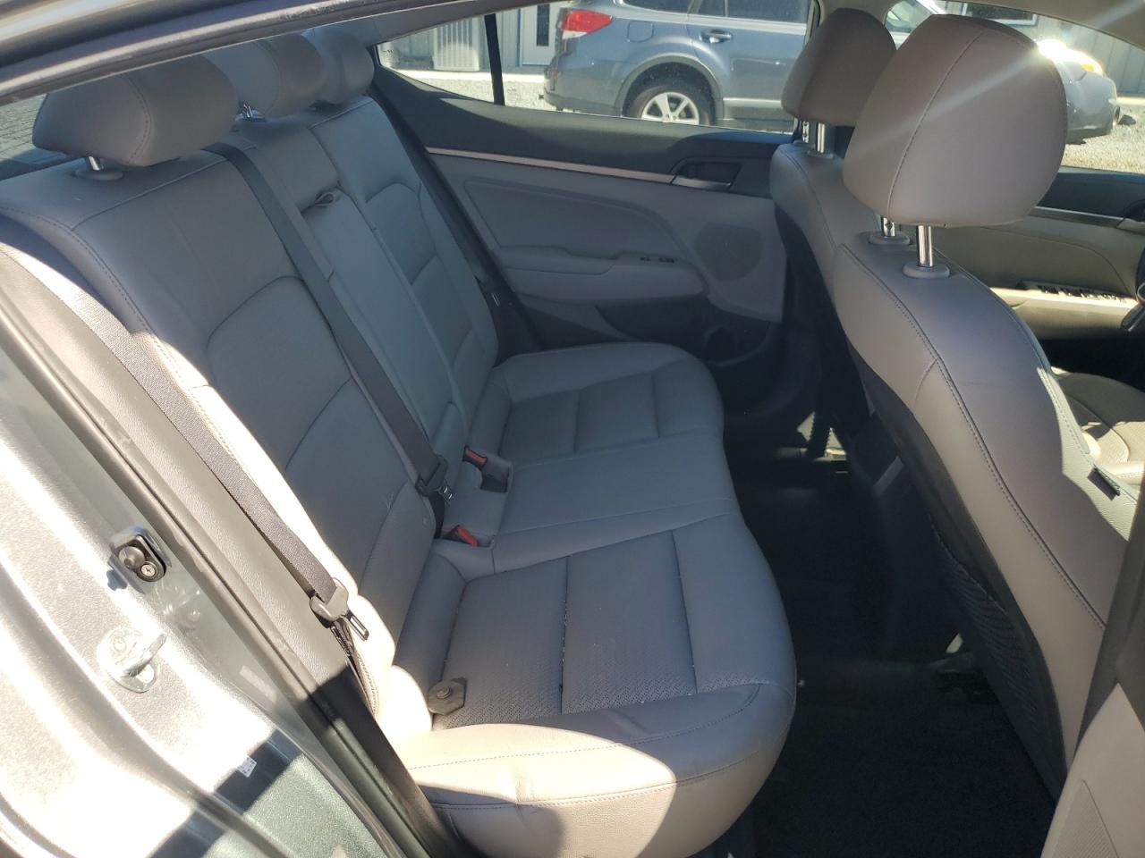 2017 Hyundai Elantra - Image 10