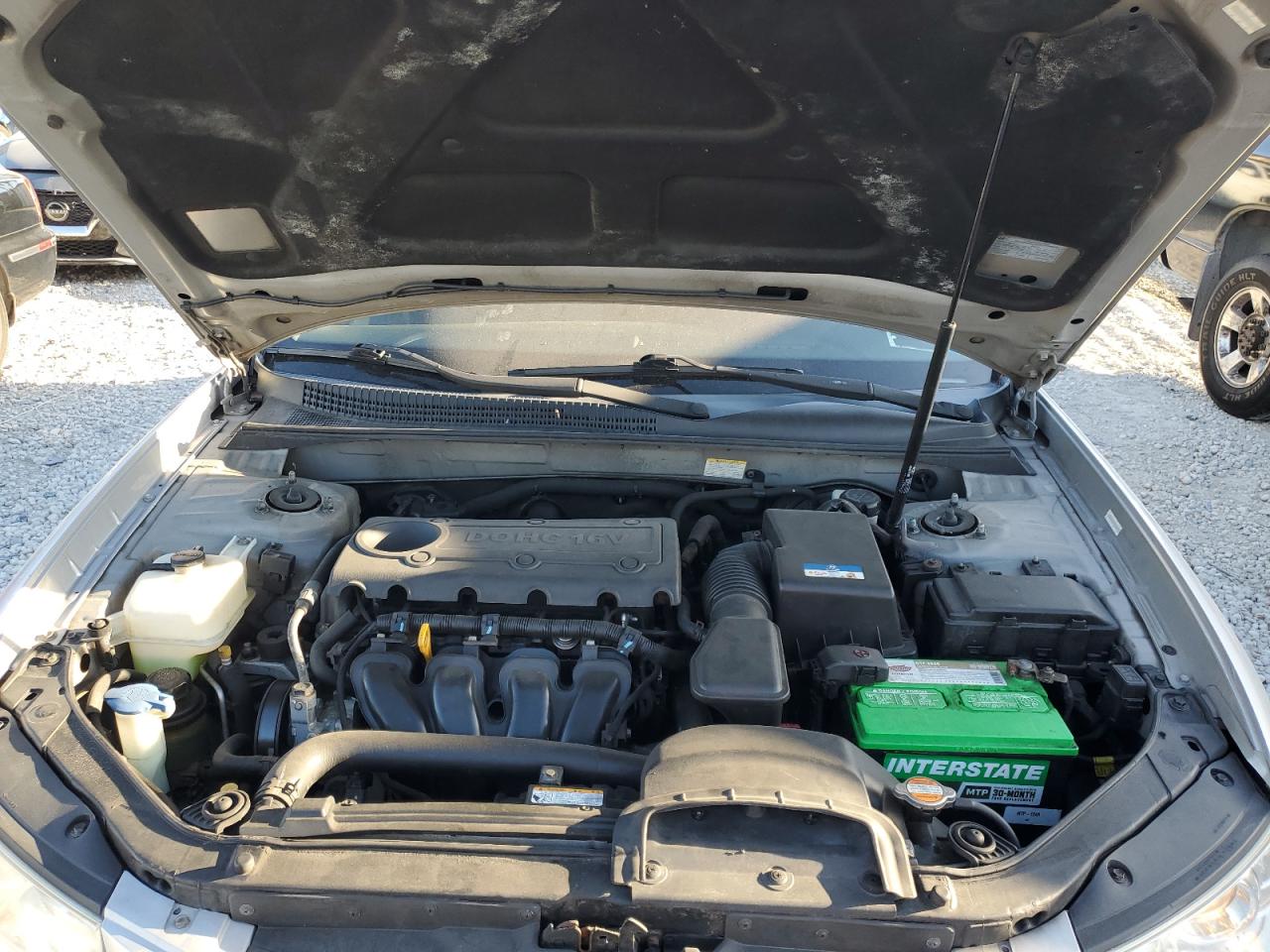 2010 Hyundai Sonata - Image 11
