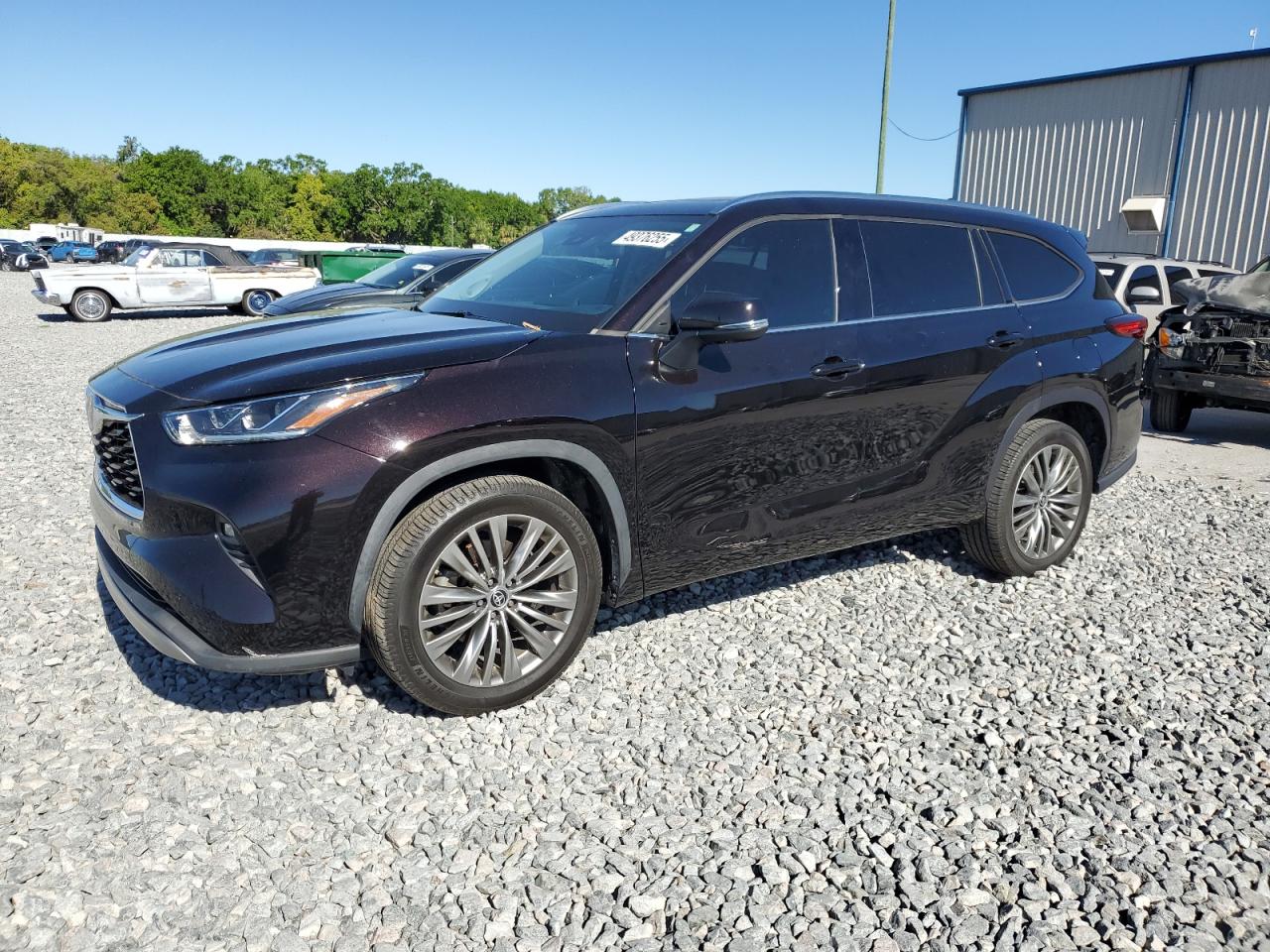 2020 Toyota Highlander - Image 1