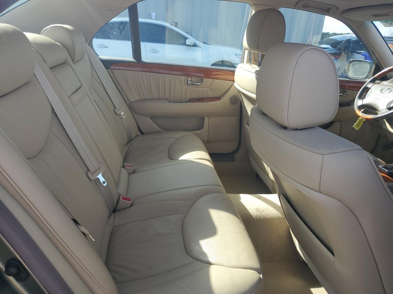 2005 Lexus LS - Image 10