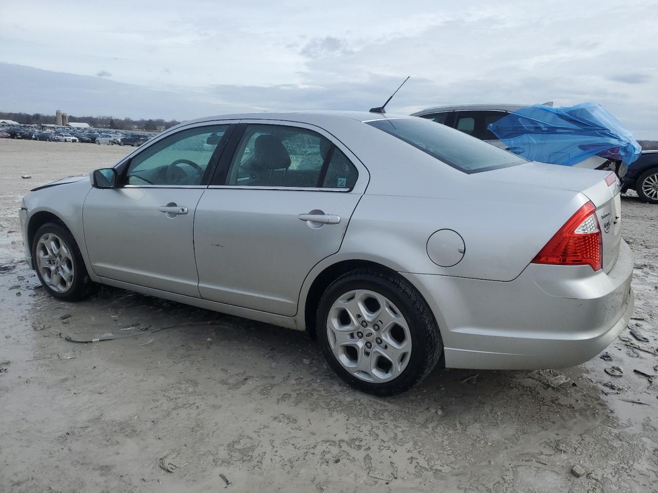 2010 Ford Fusion - Image 2