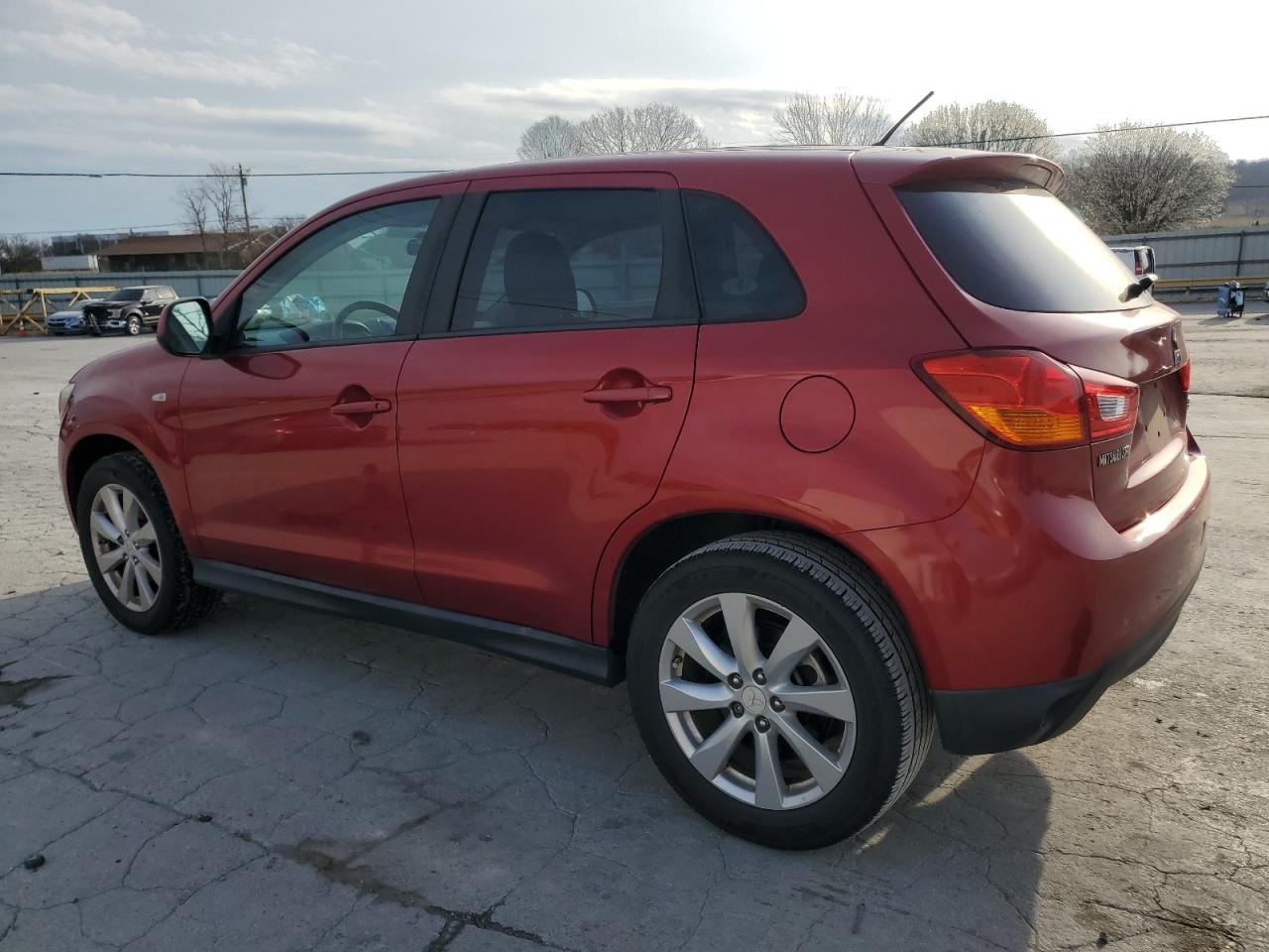 2014 Mitsubishi Outlander - Image 2