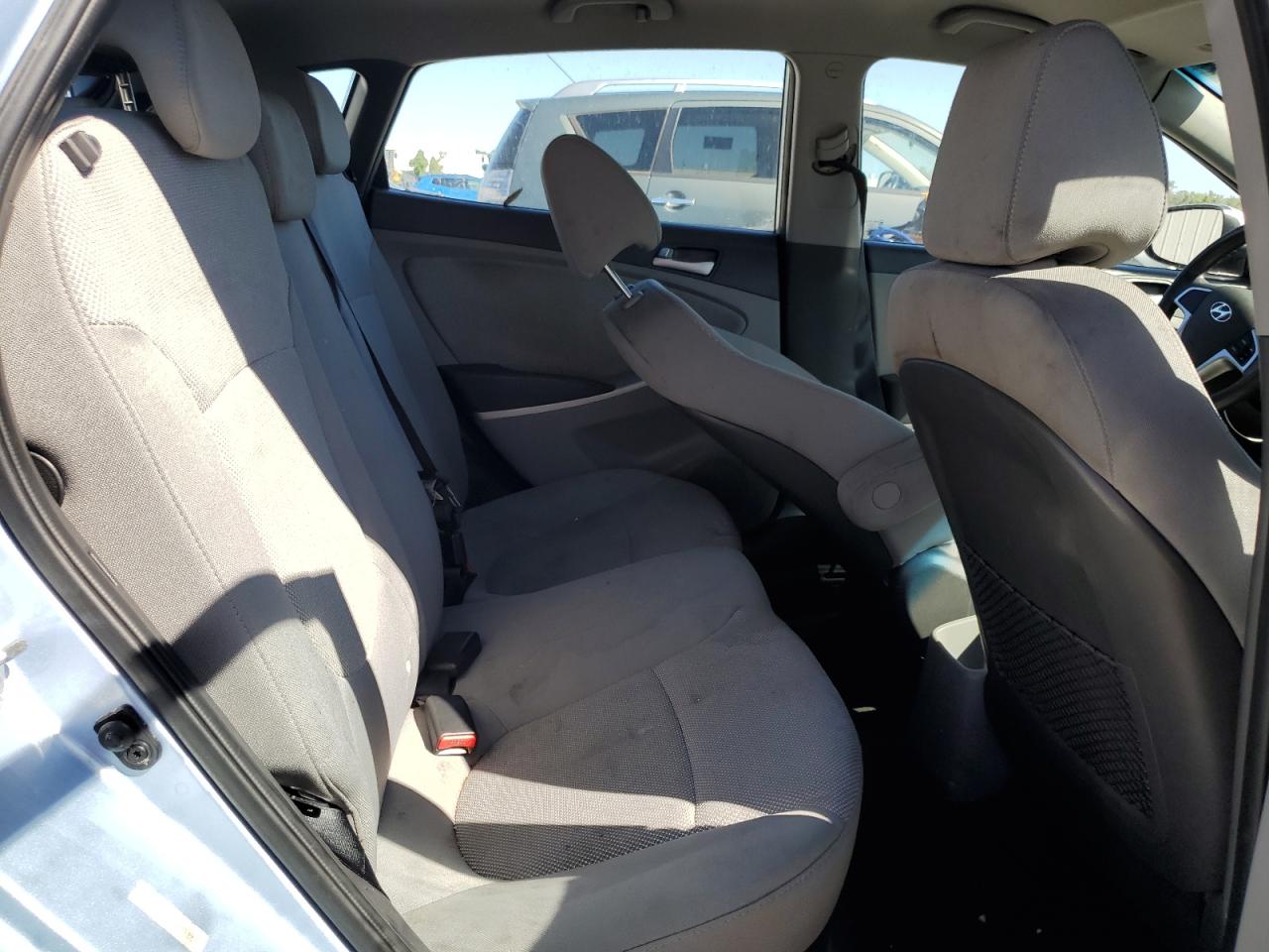 2013 Hyundai Accent - Image 10