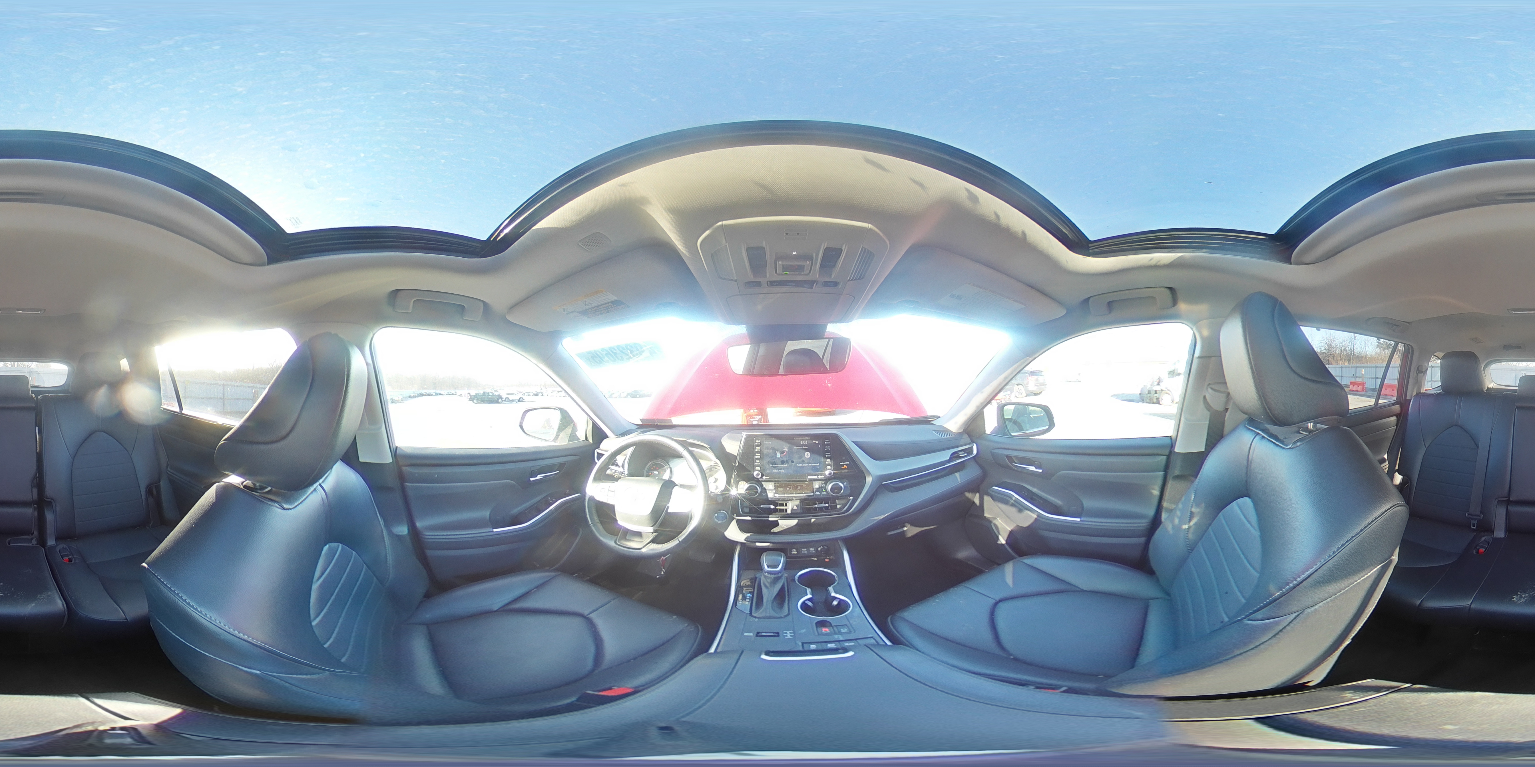 2022 Toyota Highlander - Image 14