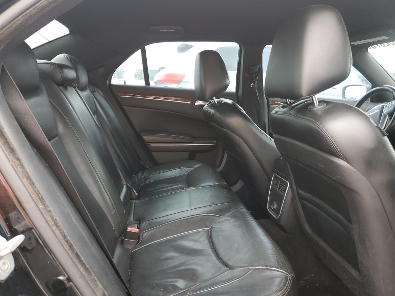 2013 Chrysler 300 - Image 10