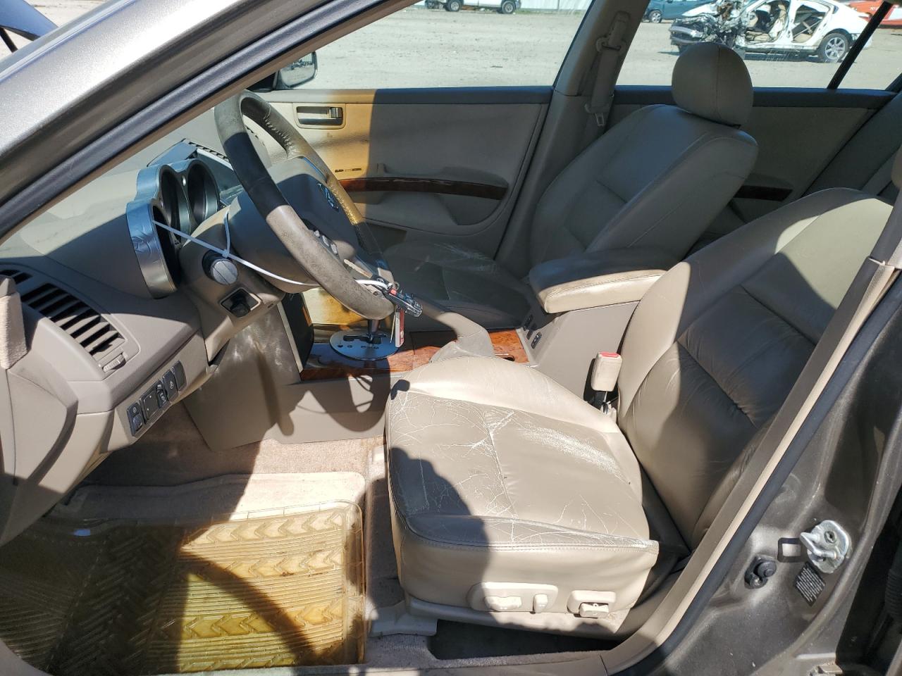 2004 Nissan Maxima - Image 7