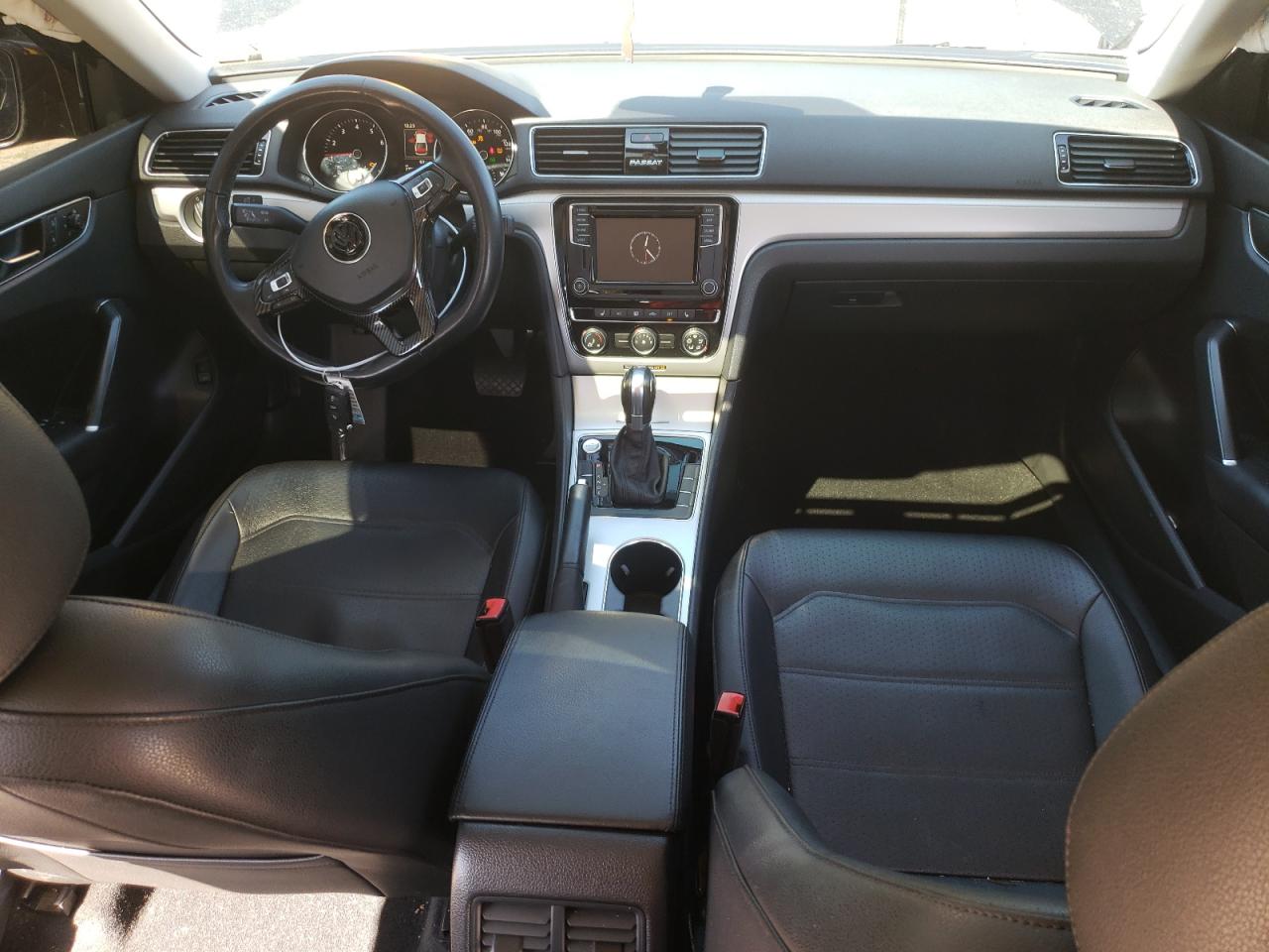2019 Volkswagen Passat - Image 8