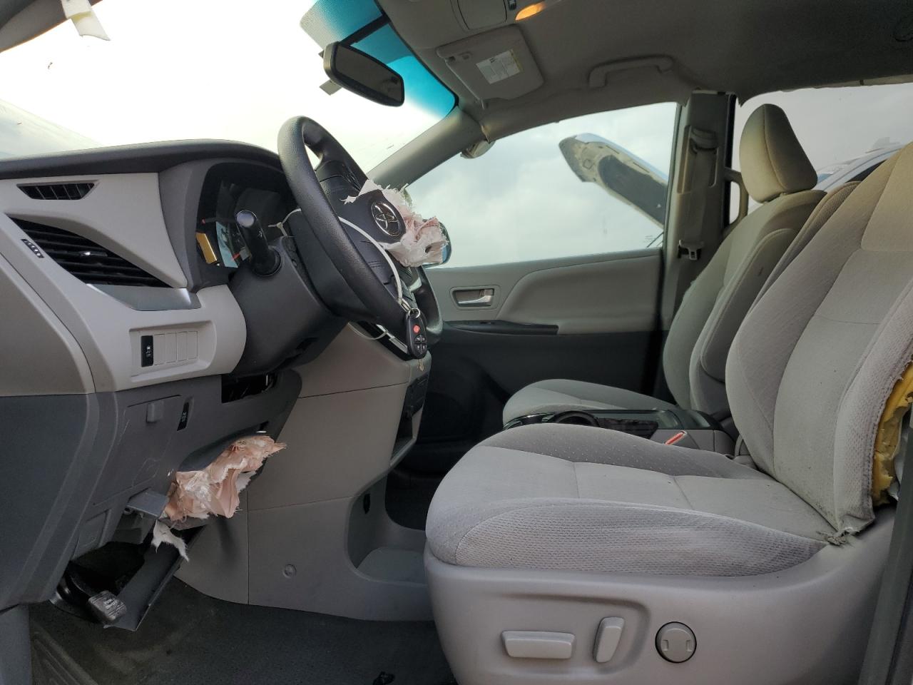 2015 Toyota Sienna - Image 7