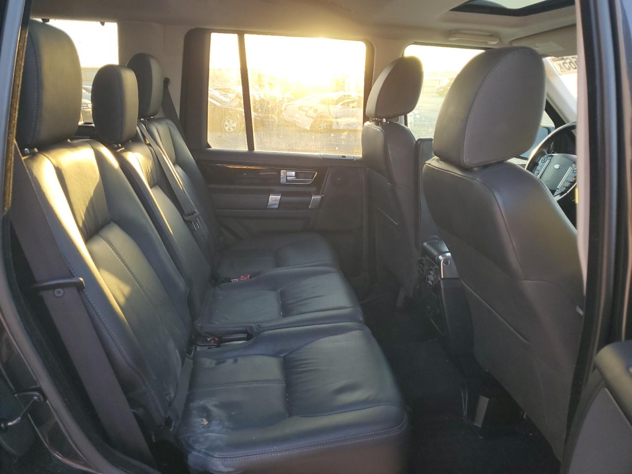 2014 Land Rover LR4 - Image 11