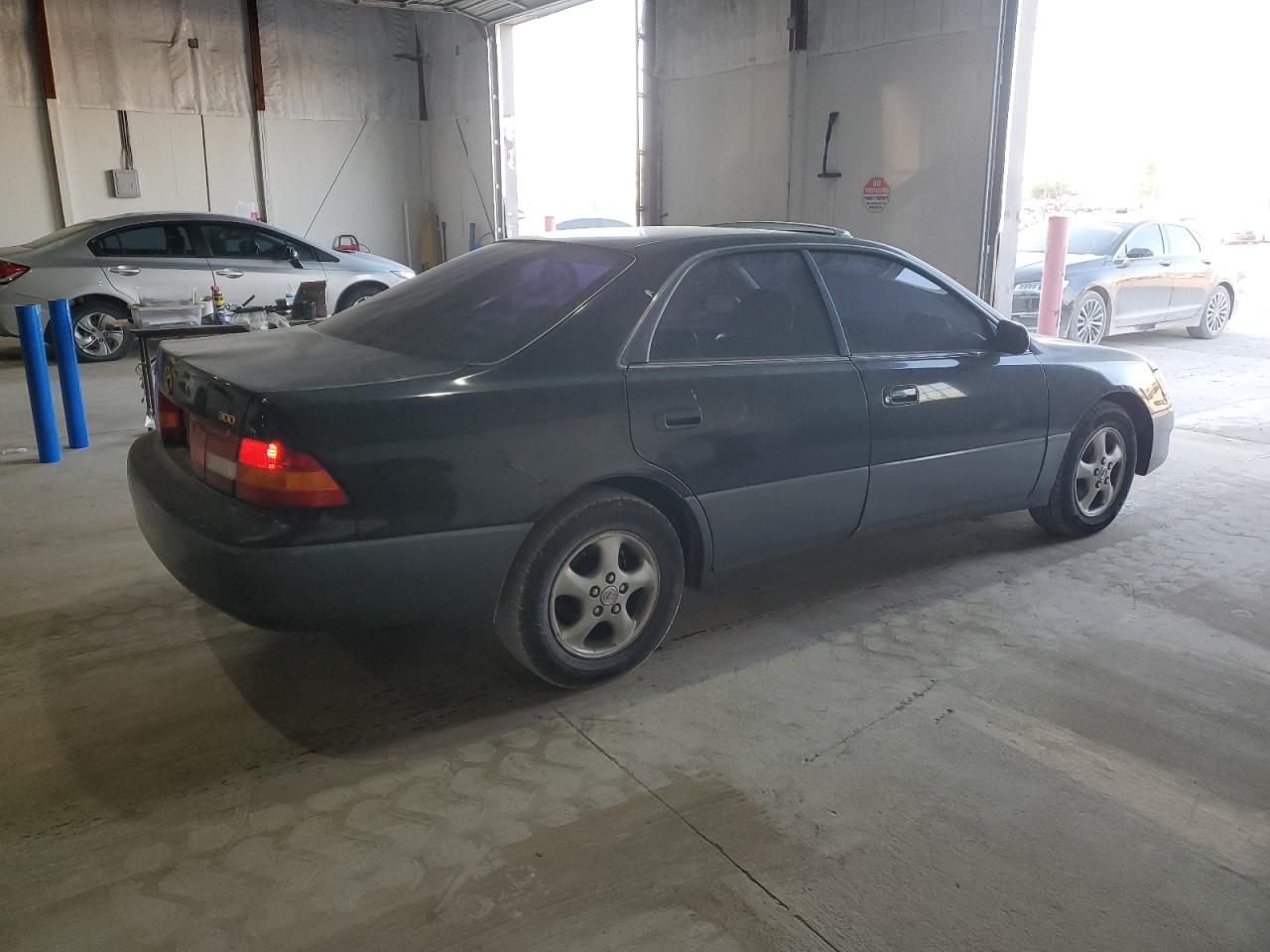 1997 Lexus ES - Image 3