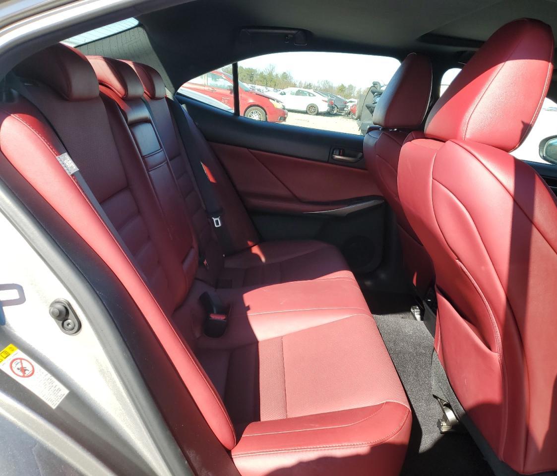 2017 Lexus IS - Image 10