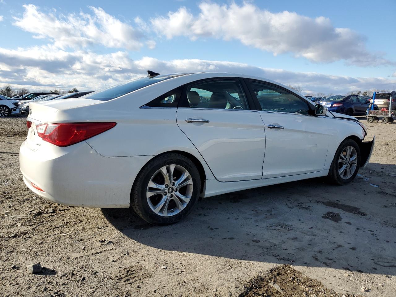 2013 Hyundai Sonata - Image 3