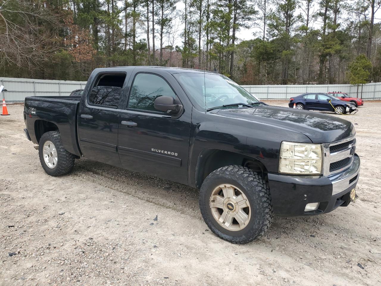 2011 Chevrolet Silverado - Image 4