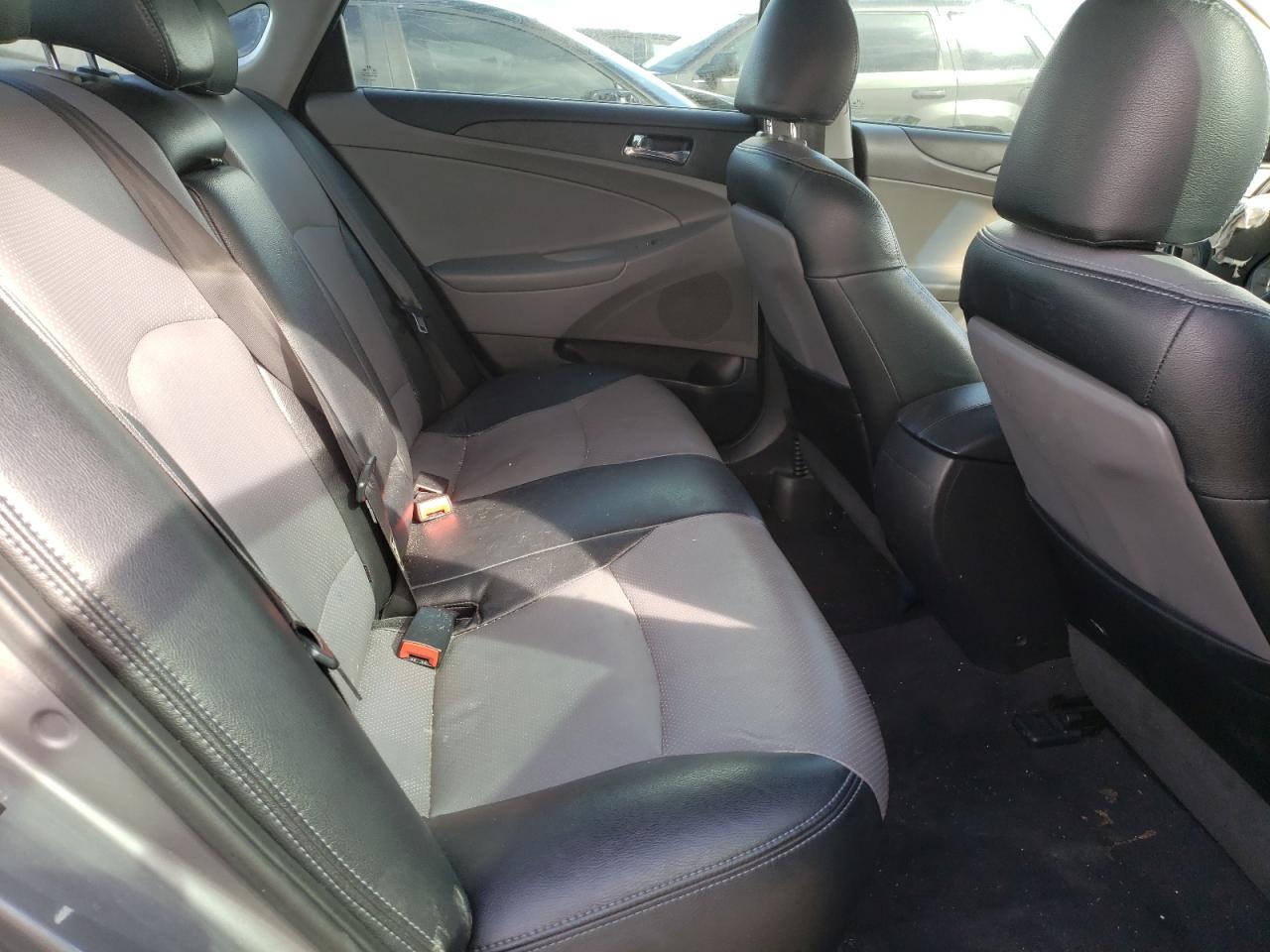 2011 Hyundai Sonata - Image 10