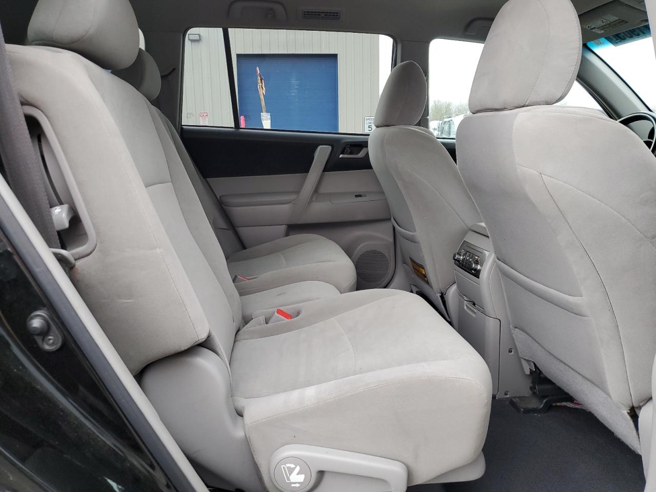 2012 Toyota Highlander - Image 11