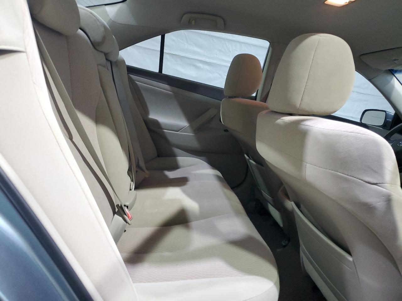 2010 Toyota Camry - Image 10