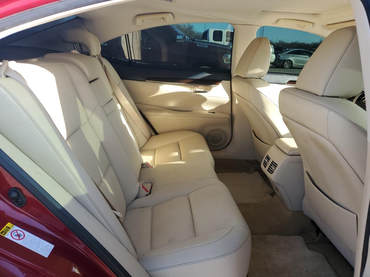 2013 Lexus ES - Image 10