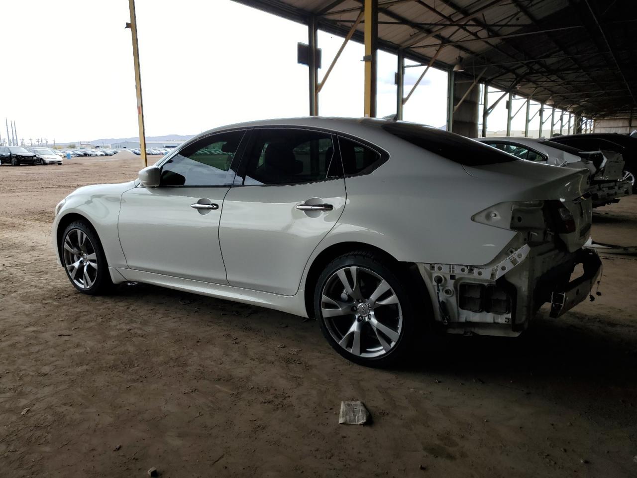 2013 Infiniti M - Image 2