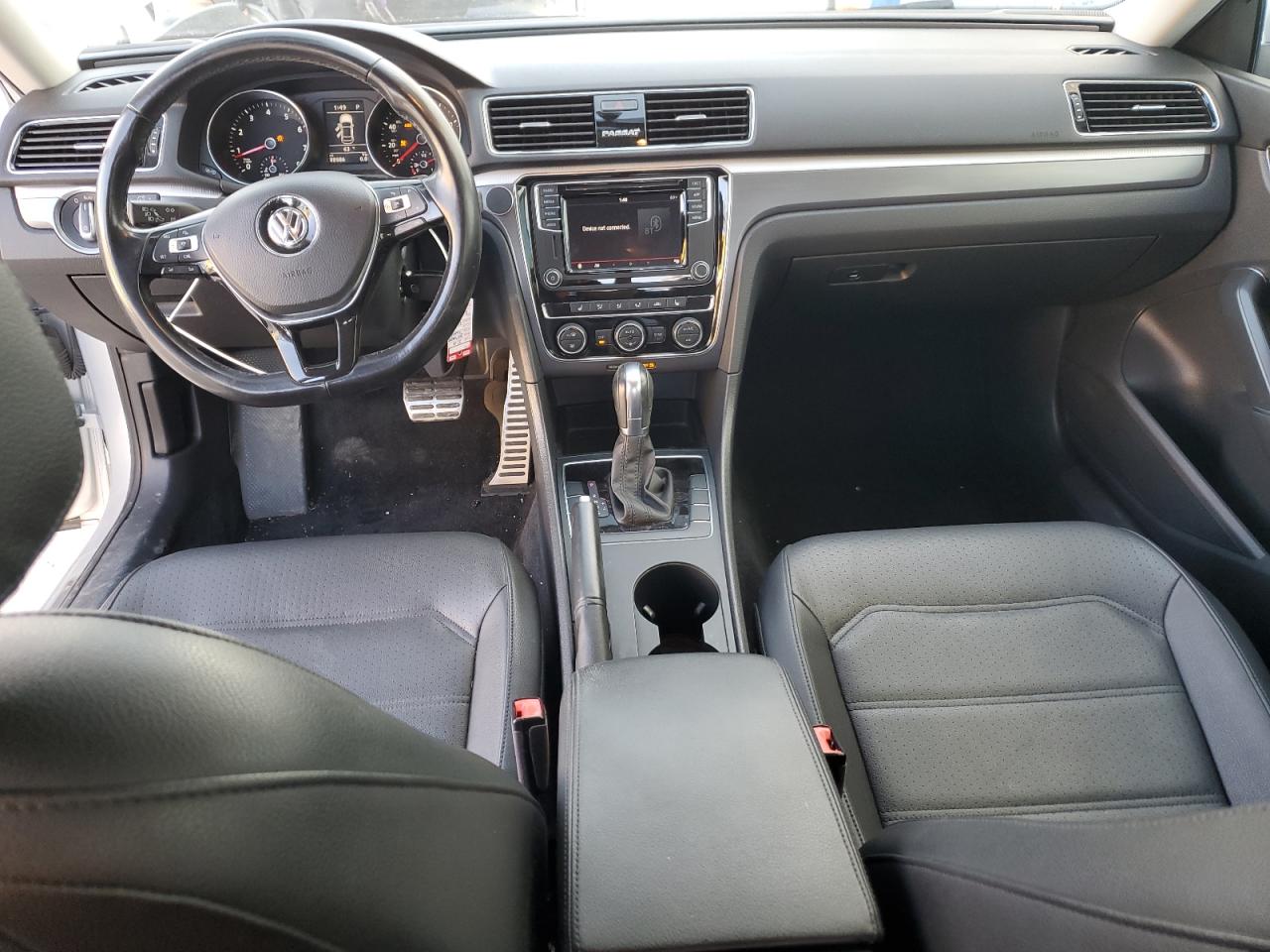 2018 Volkswagen Passat - Image 8