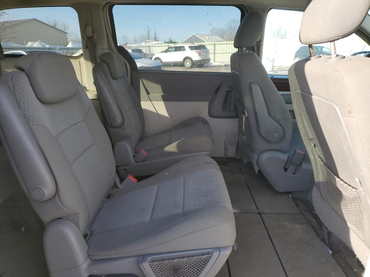 2010 Chrysler Town & Country - Image 11