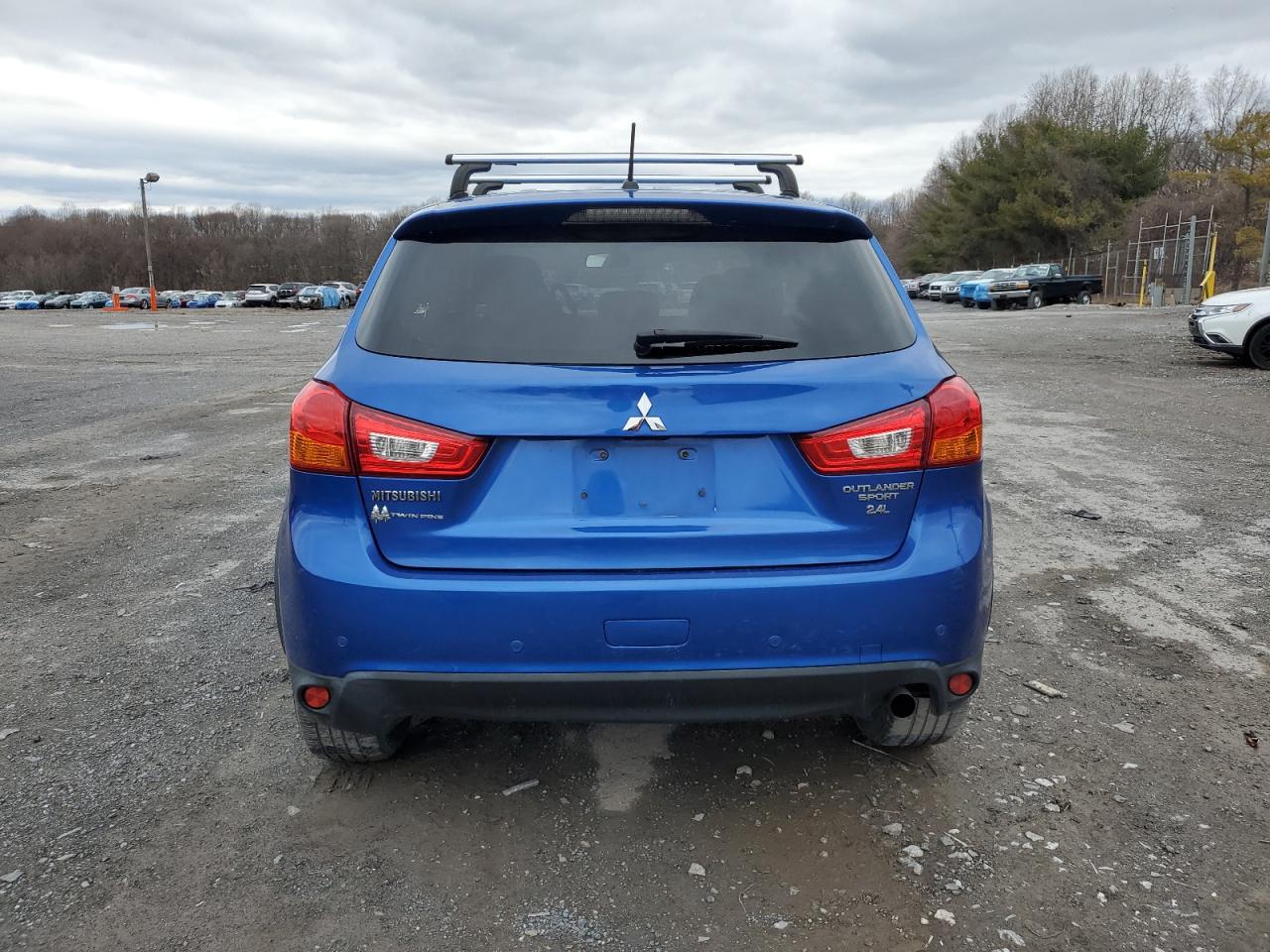 2016 Mitsubishi Outlander - Image 6