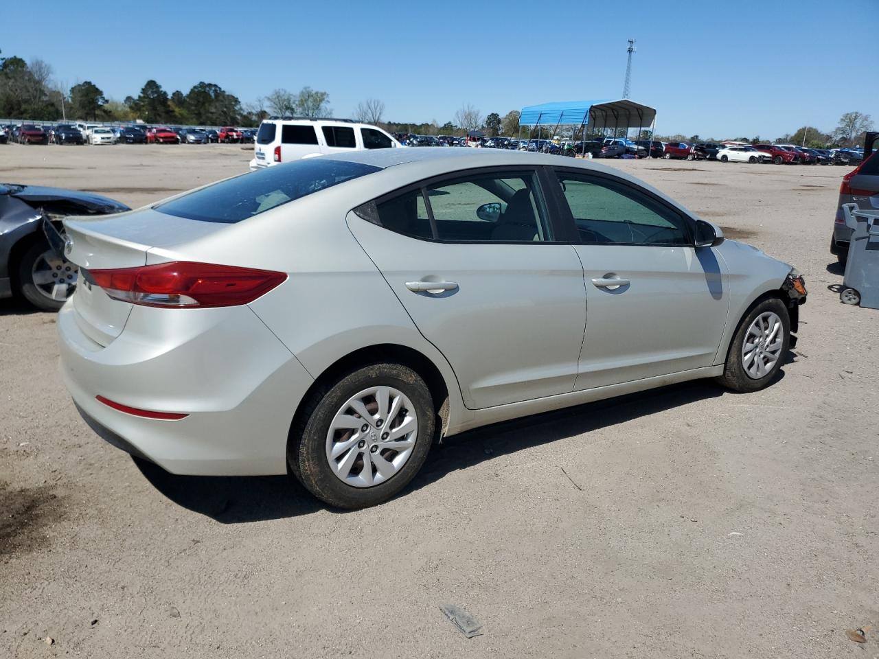 2018 Hyundai Elantra - Image 3