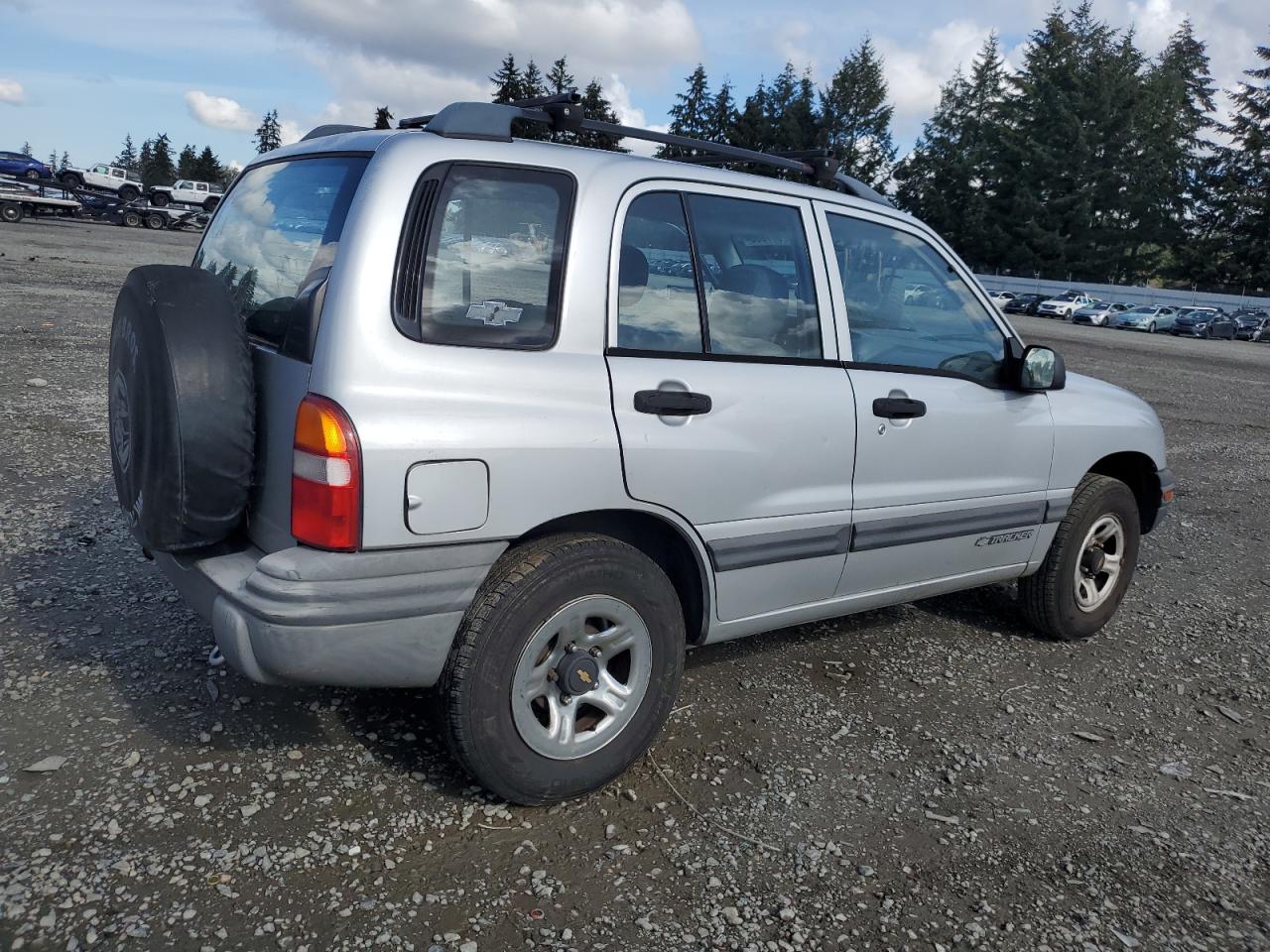 2000 Chevrolet Tracker - Image 3
