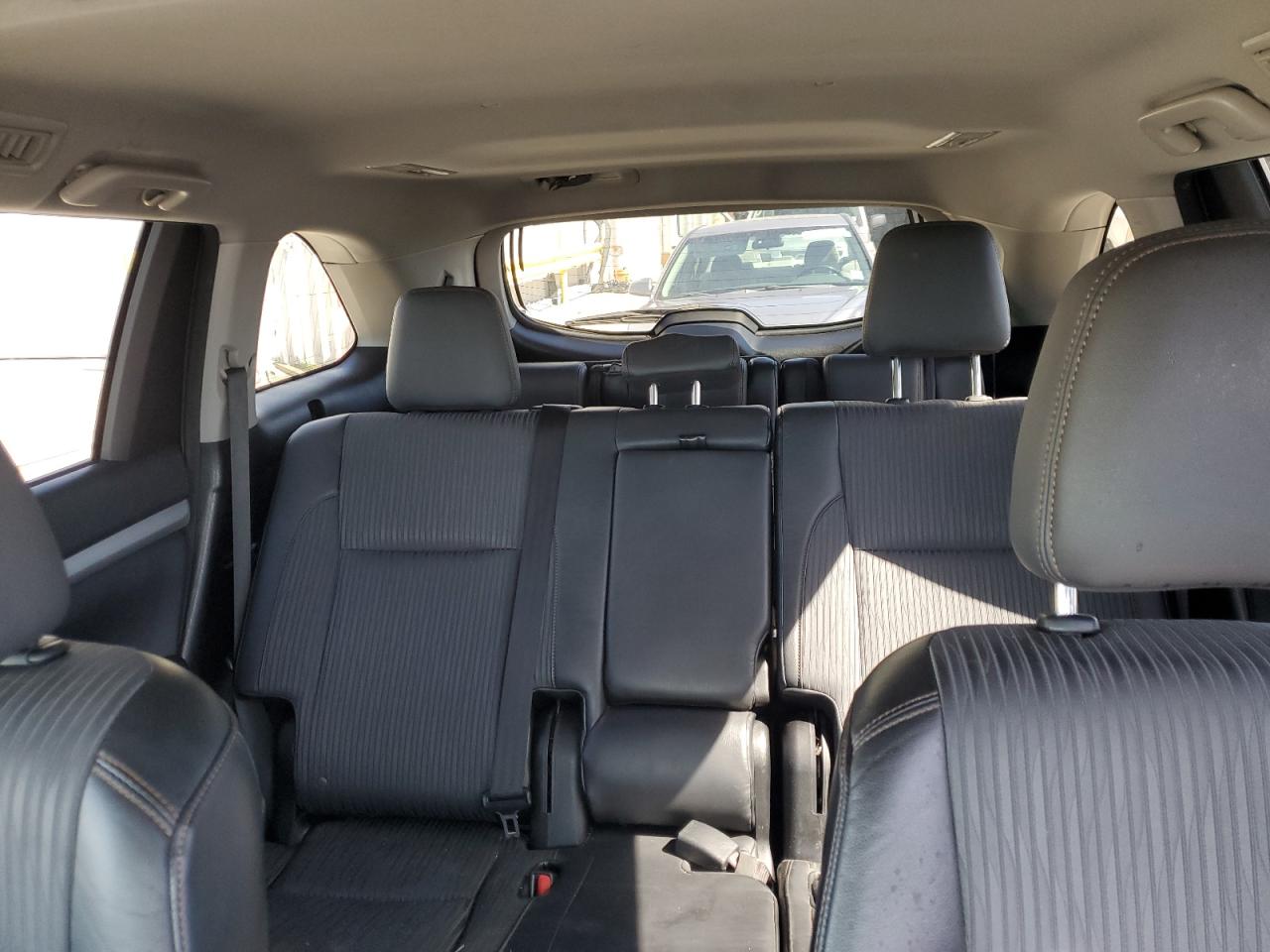 2015 Toyota Highlander - Image 10