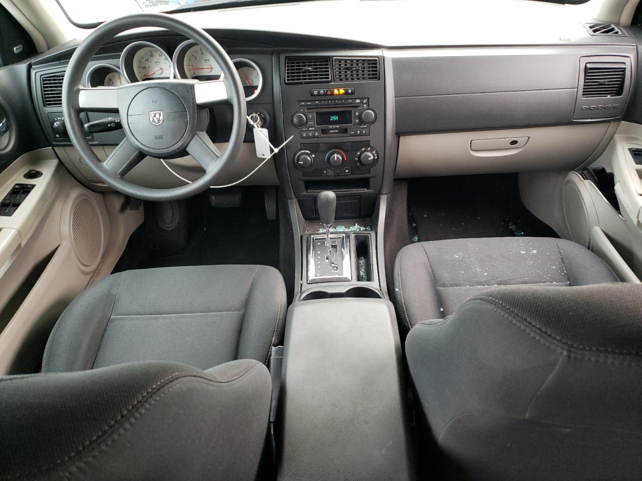 2005 Dodge Magnum - Image 8