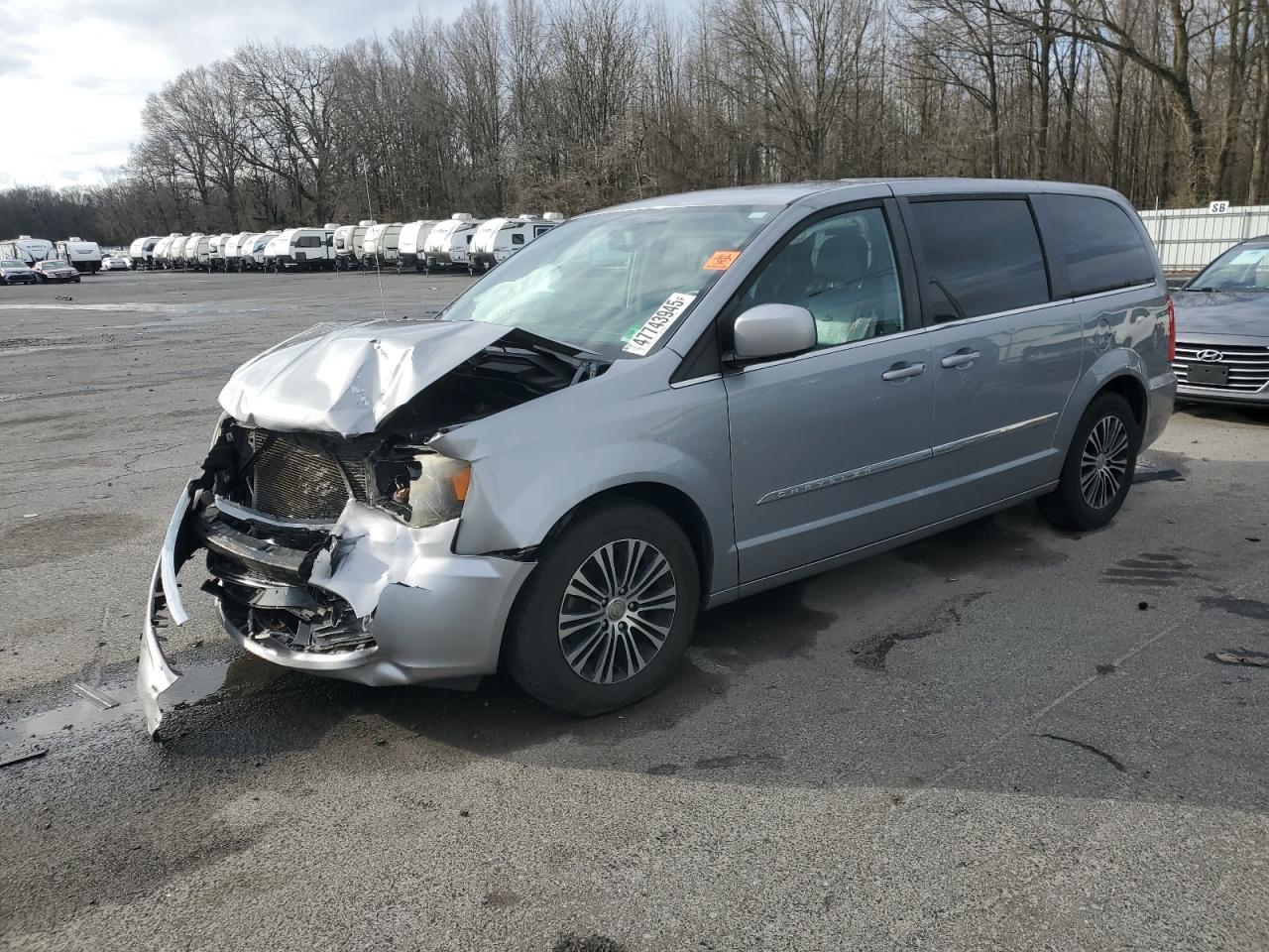 2014 Chrysler Town & Country - Image 1