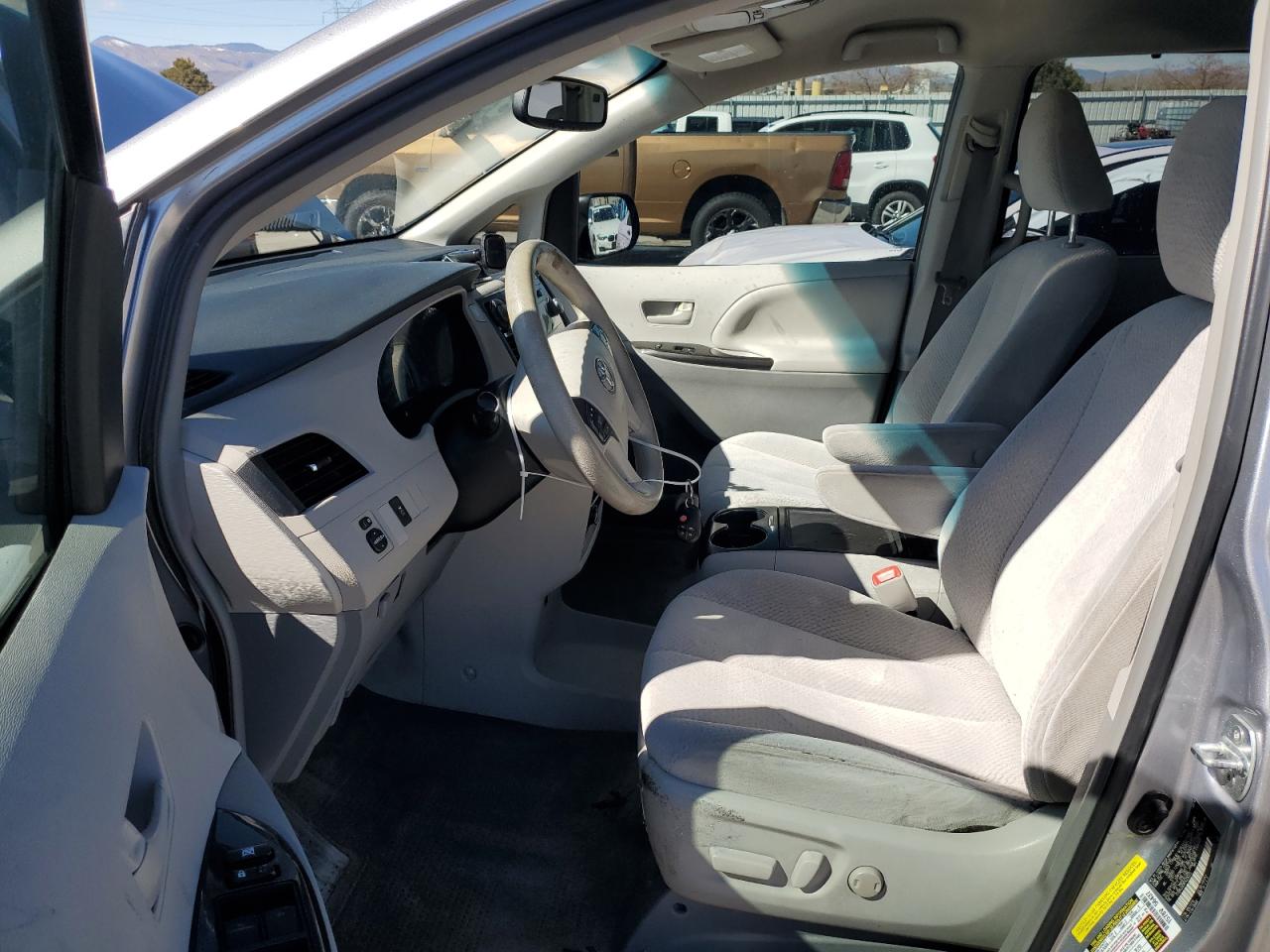 2012 Toyota Sienna - Image 7