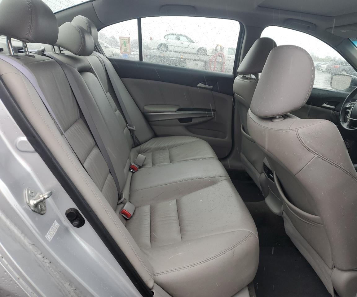 2010 Honda Accord - Image 10