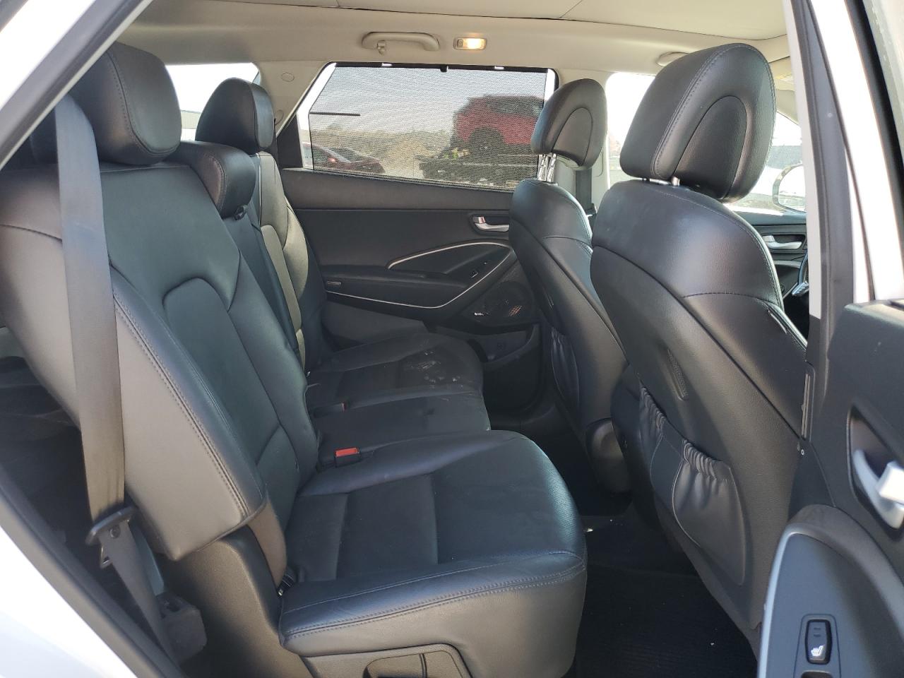 2017 Hyundai Santa Fe - Image 11