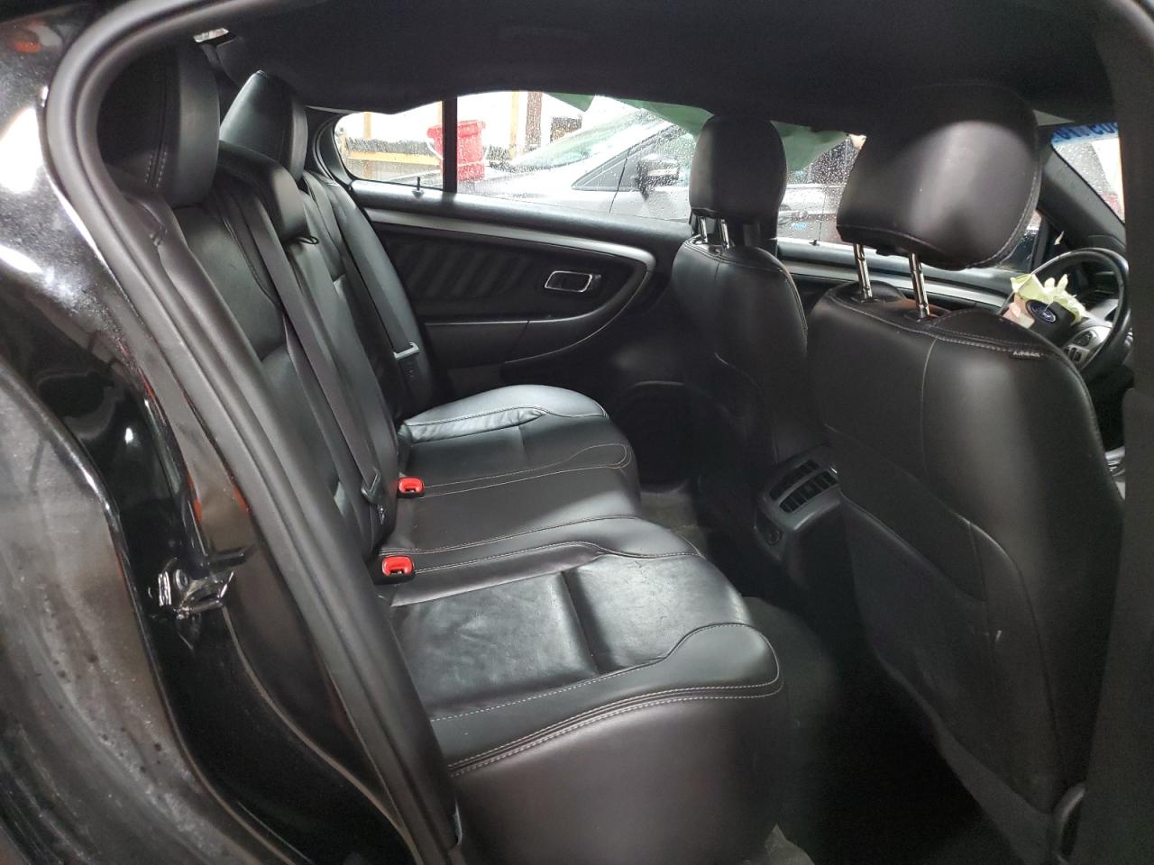 2015 Ford Taurus - Image 10